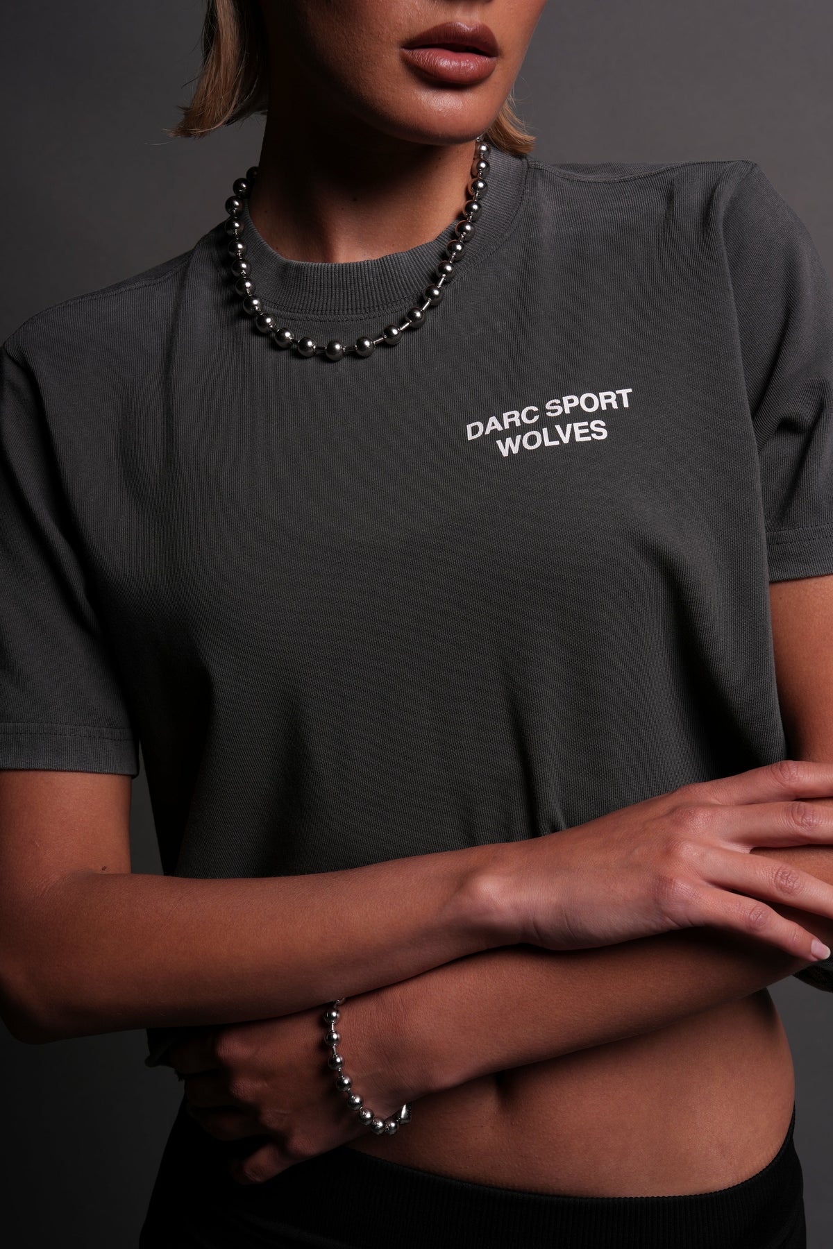 Darc Sport Wolves Blossom "Premium" (Cropped) Tee in Wolf Gray - imagem 5