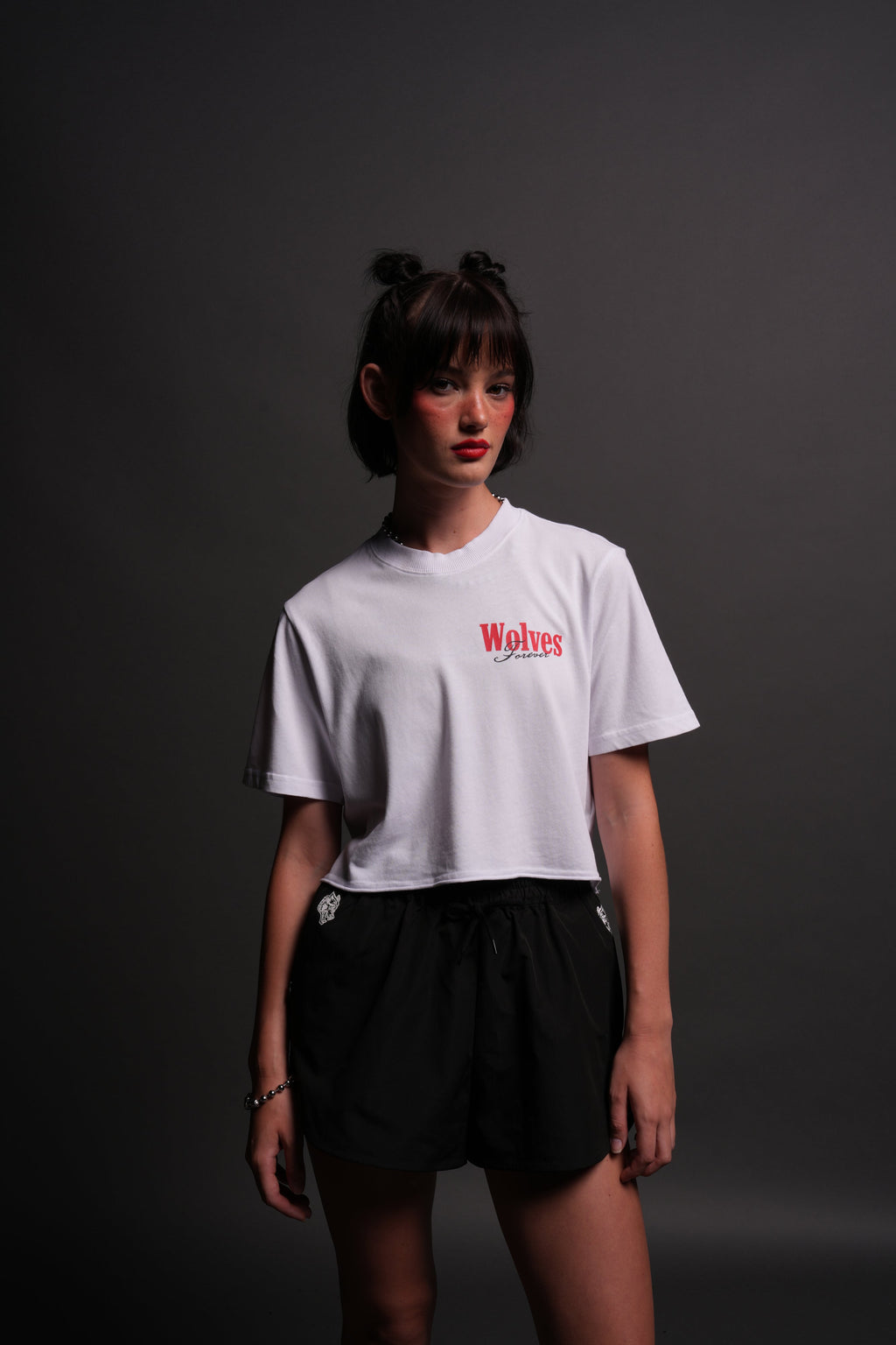 She Wlvs "Premium" (Cropped) Tee in White — imagem 2