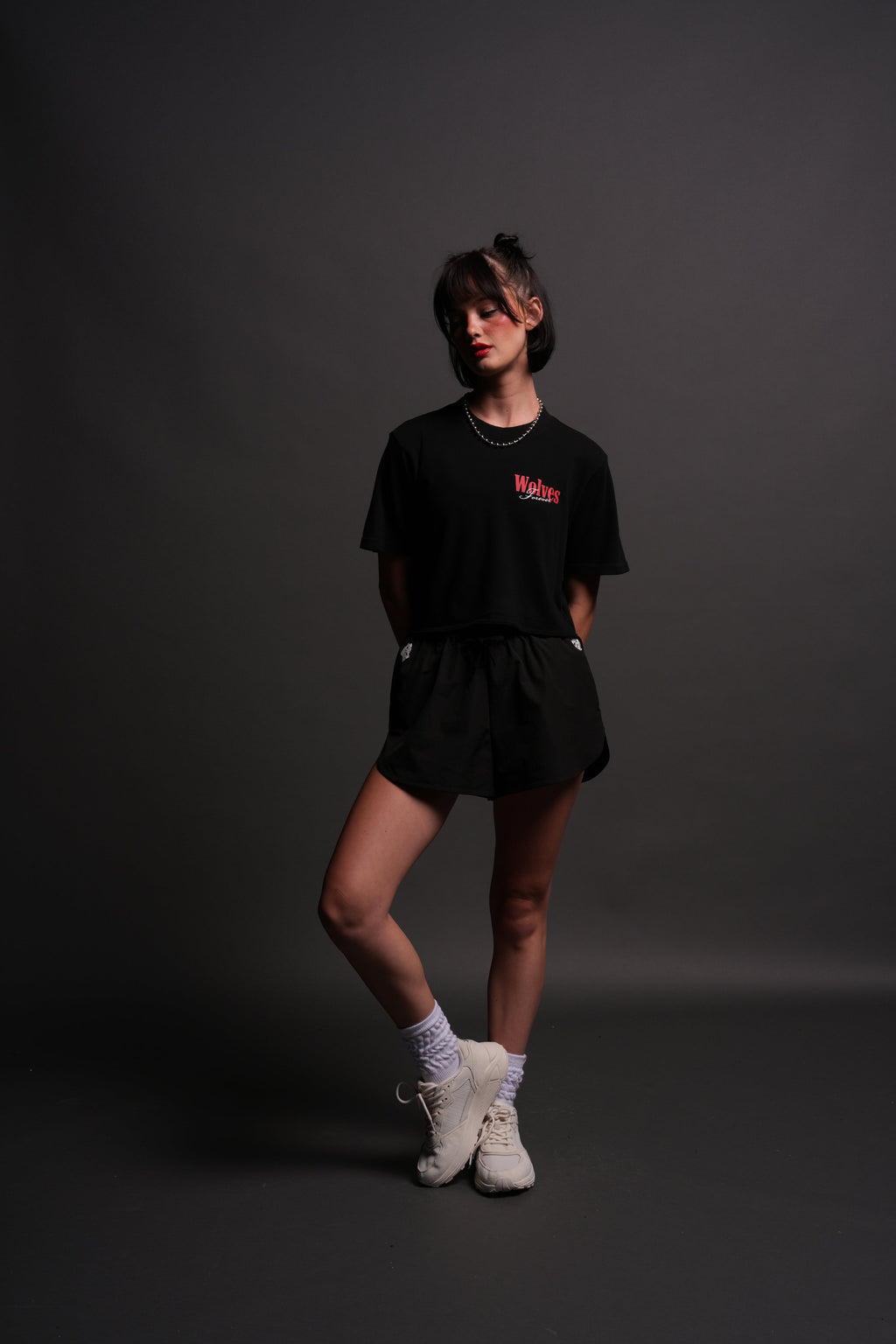 She Wlvs "Premium" (Cropped) Tee in Black — imagem 5