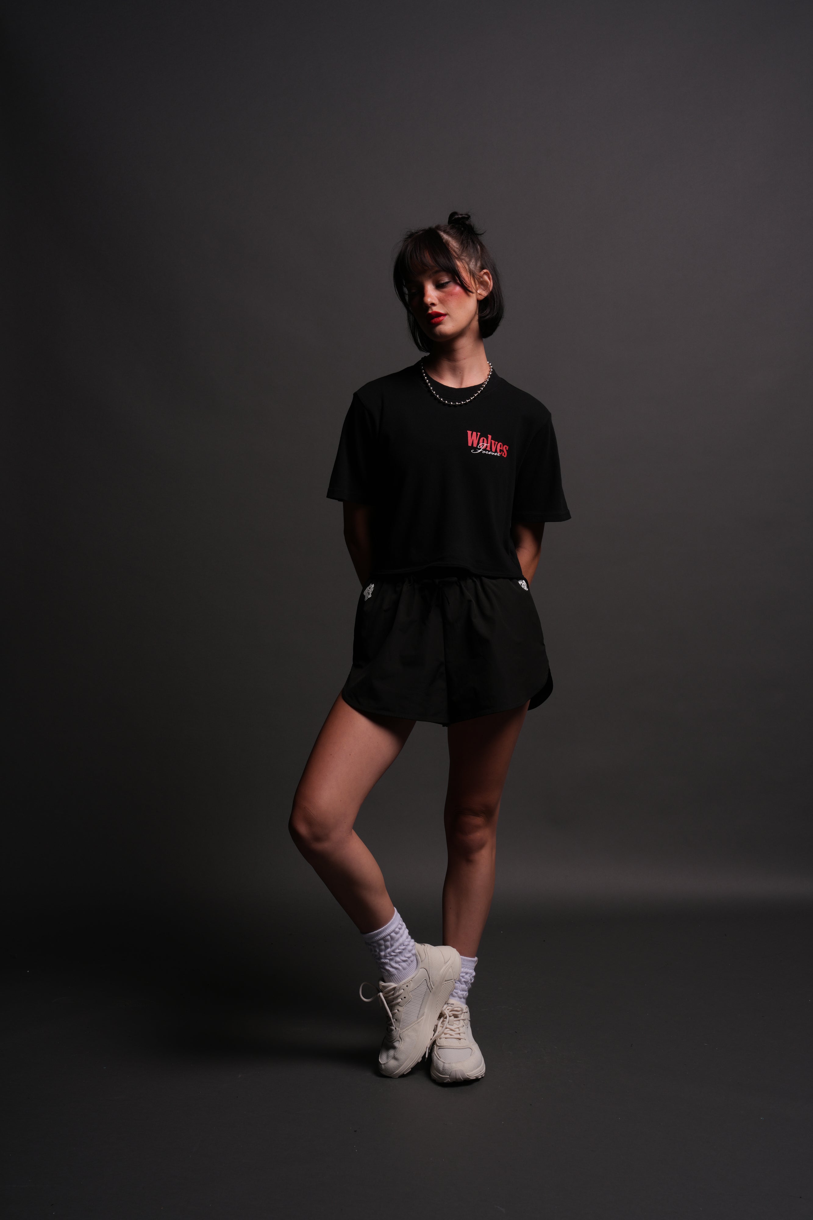 She Wlvs "Premium" (Cropped) Tee in Black — imagem 5