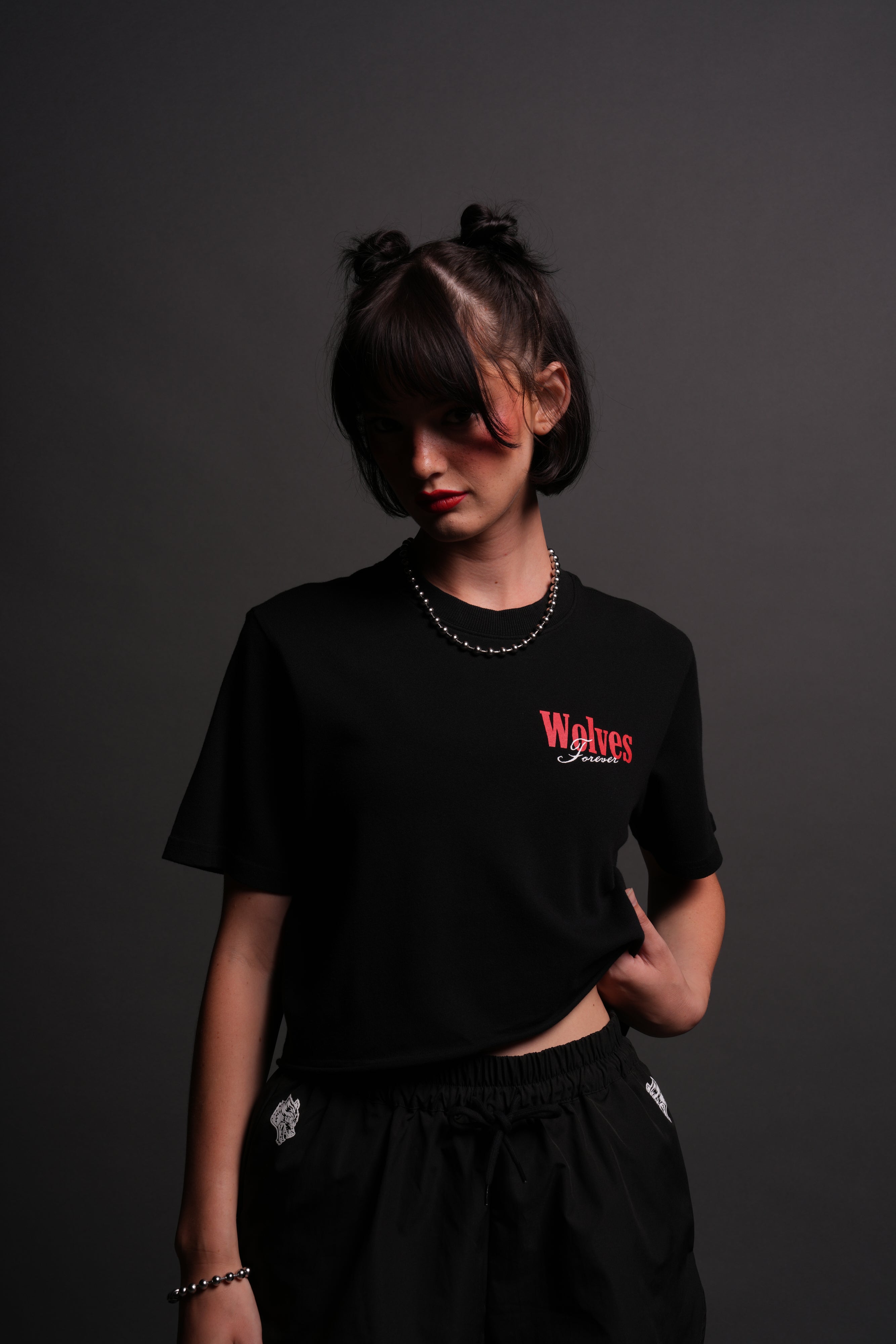 She Wlvs "Premium" (Cropped) Tee in Black — imagem 2