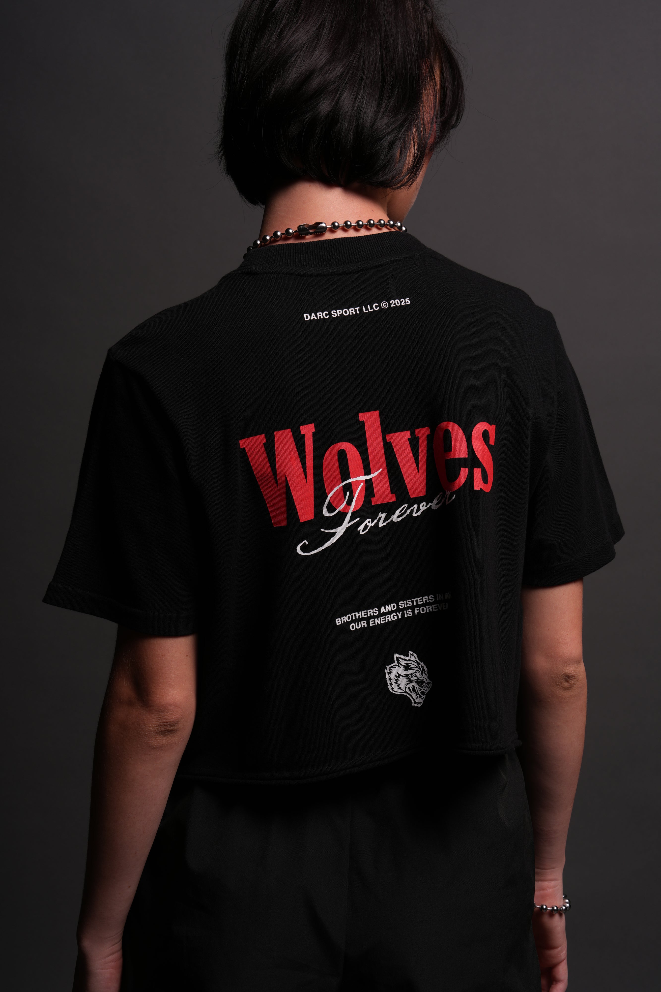 She Wlvs "Premium" (Cropped) Tee in Black — imagem 1