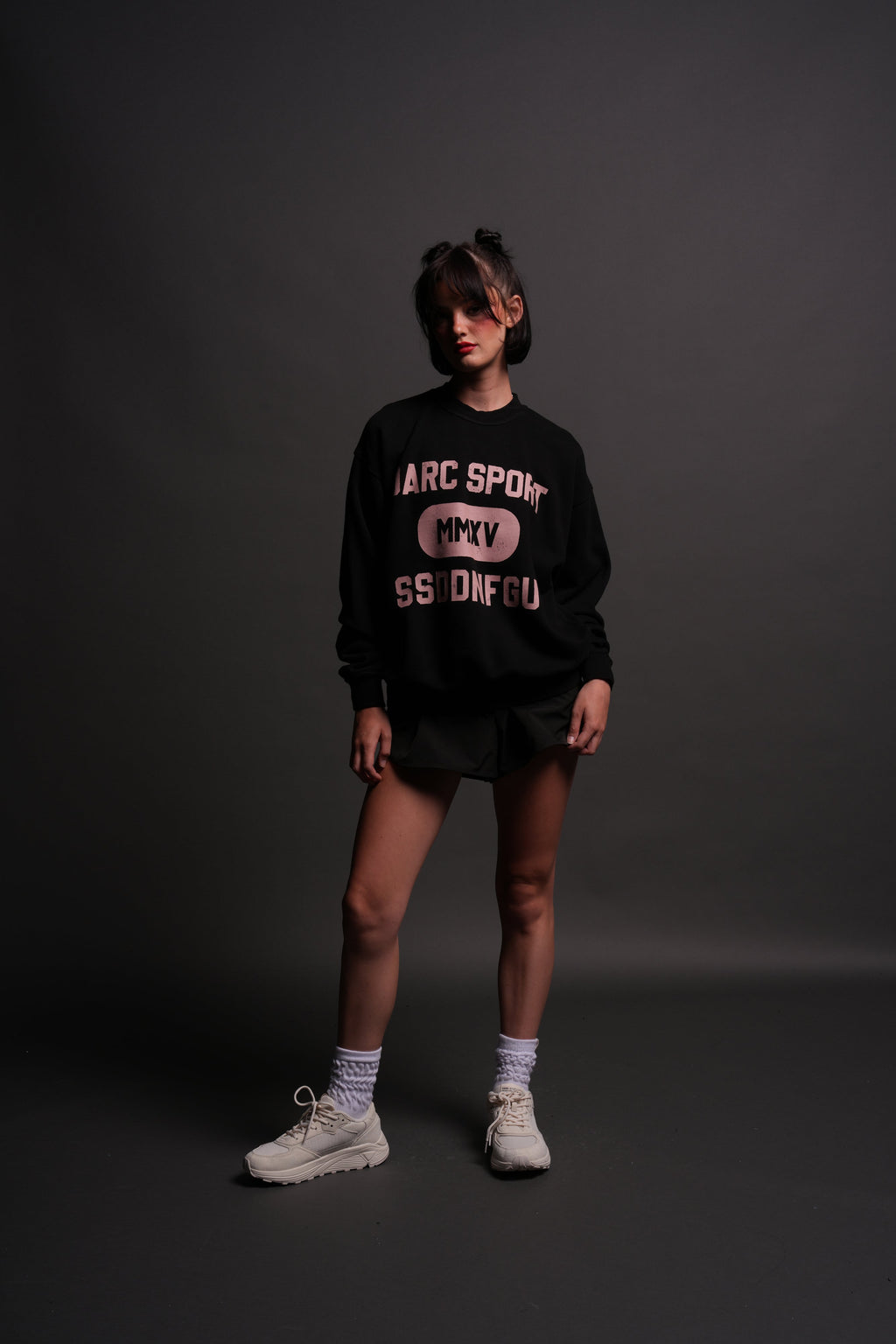Wolves Forever London Crewneck in Black/Pink — imagem 4