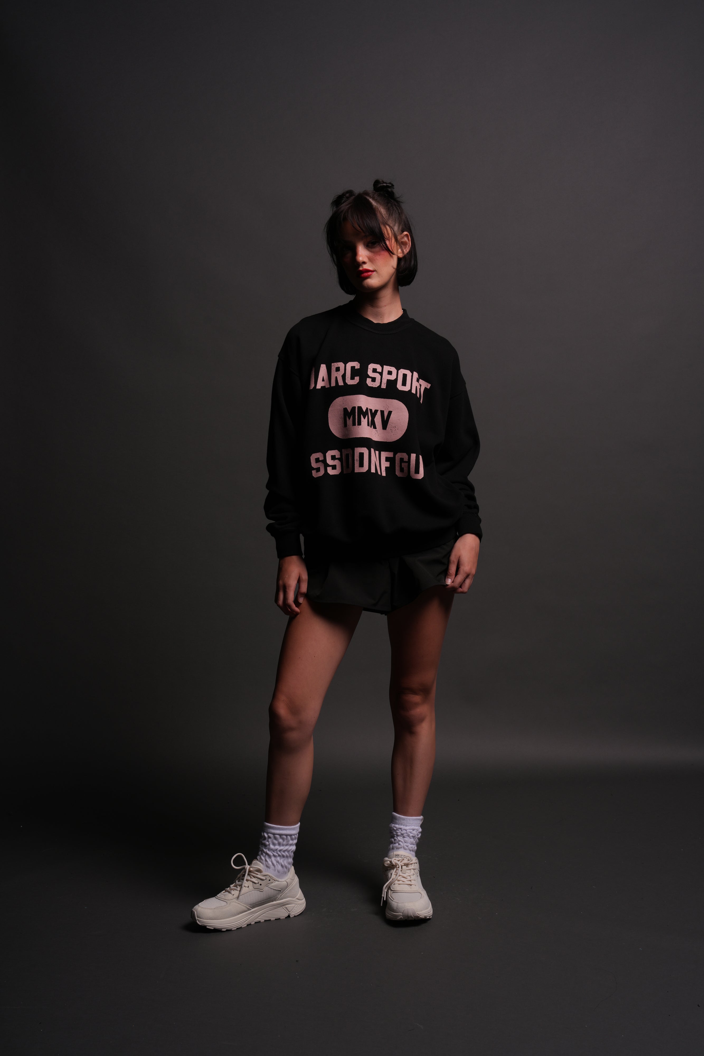 Wolves Forever London Crewneck in Black/Pink — imagem 4