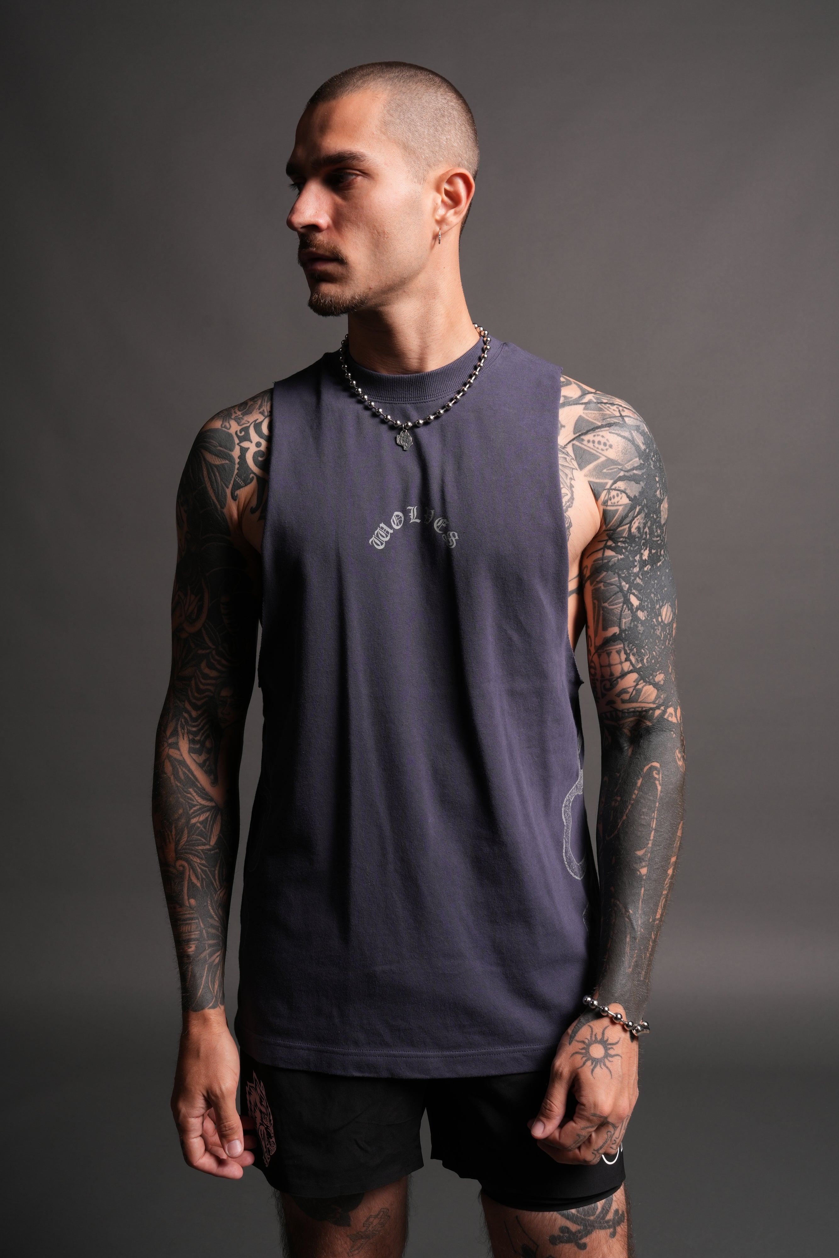 Wolves Never Back Down V2 Tommy Muscle Tee in Storm Blue — imagem 14