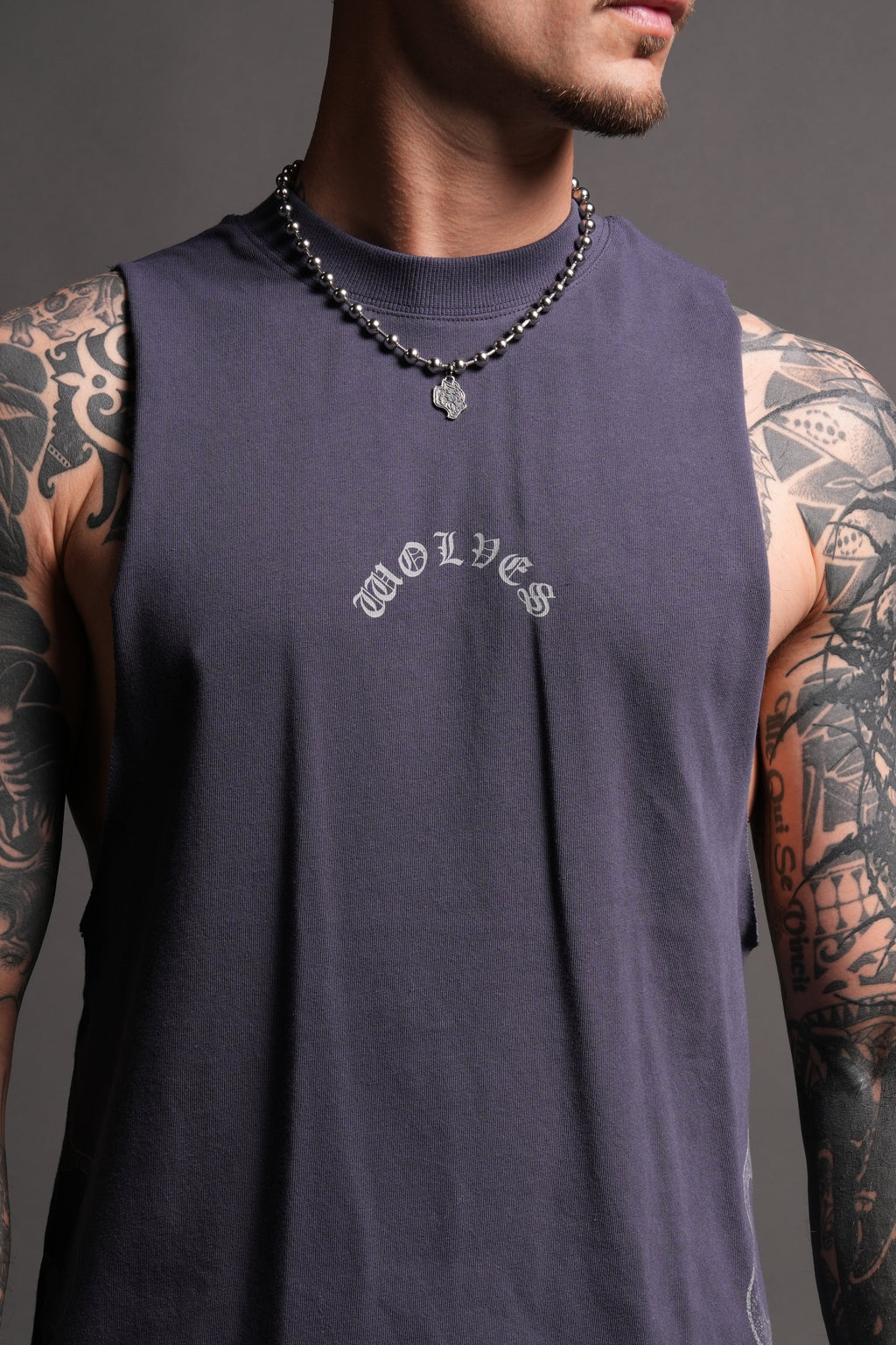 Wolves Never Back Down V2 Tommy Muscle Tee in Storm Blue — imagem 16