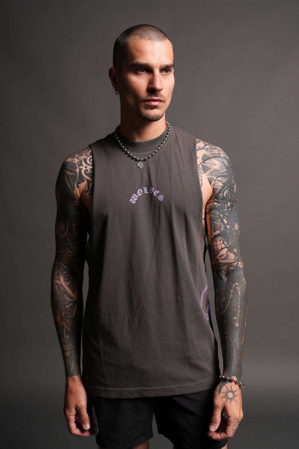 Wolves Never Back Down V2 Tommy Muscle Tee in Wolf Gray — imagem 14