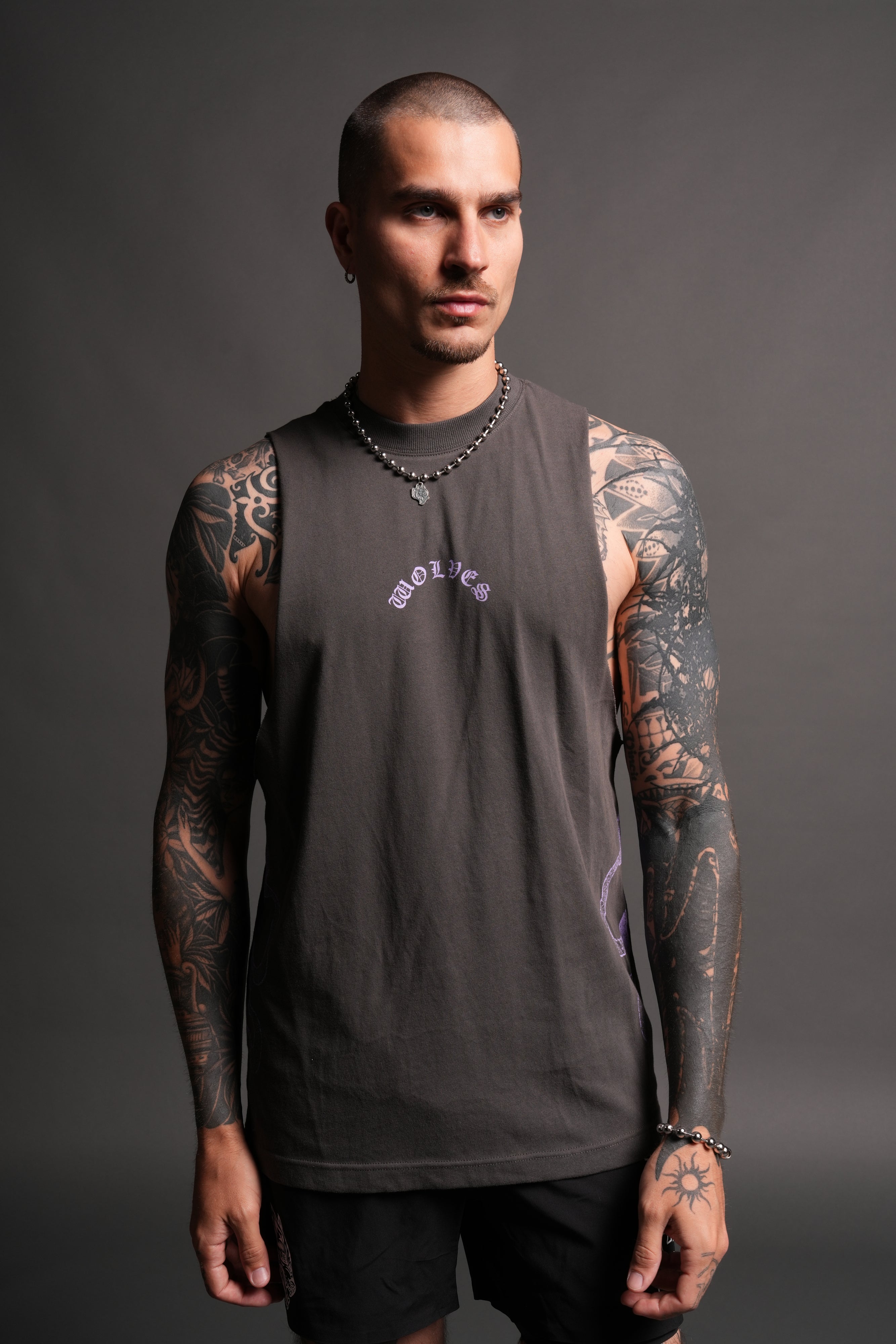 Wolves Never Back Down V2 Tommy Muscle Tee in Wolf Gray — imagem 14