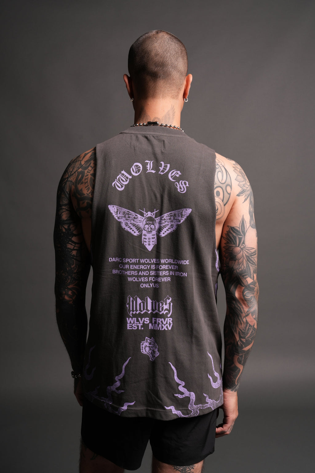 Wolves Never Back Down V2 Tommy Muscle Tee in Wolf Gray — imagem 15