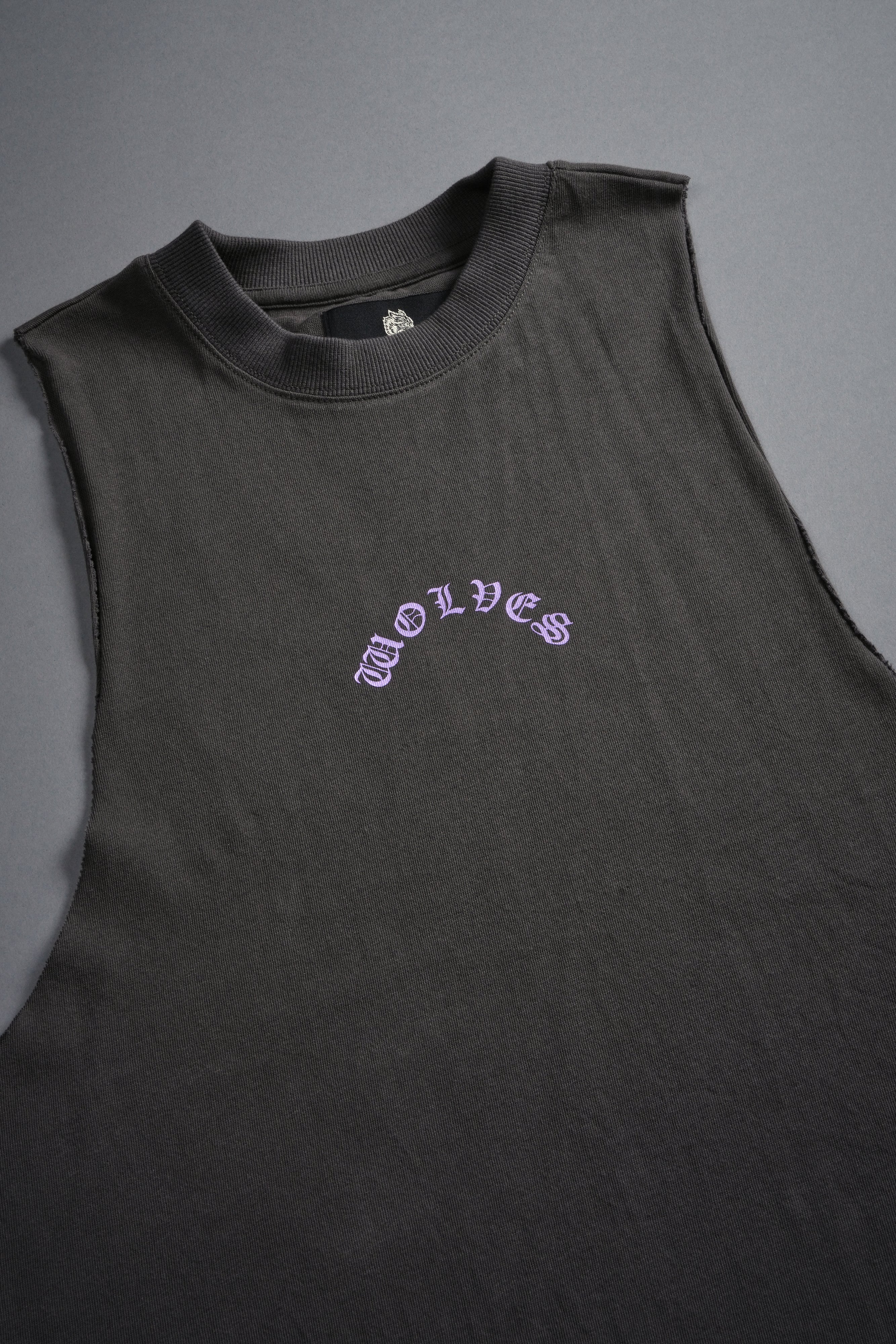 Wolves Never Back Down V2 Tommy Muscle Tee in Wolf Gray — imagem 9