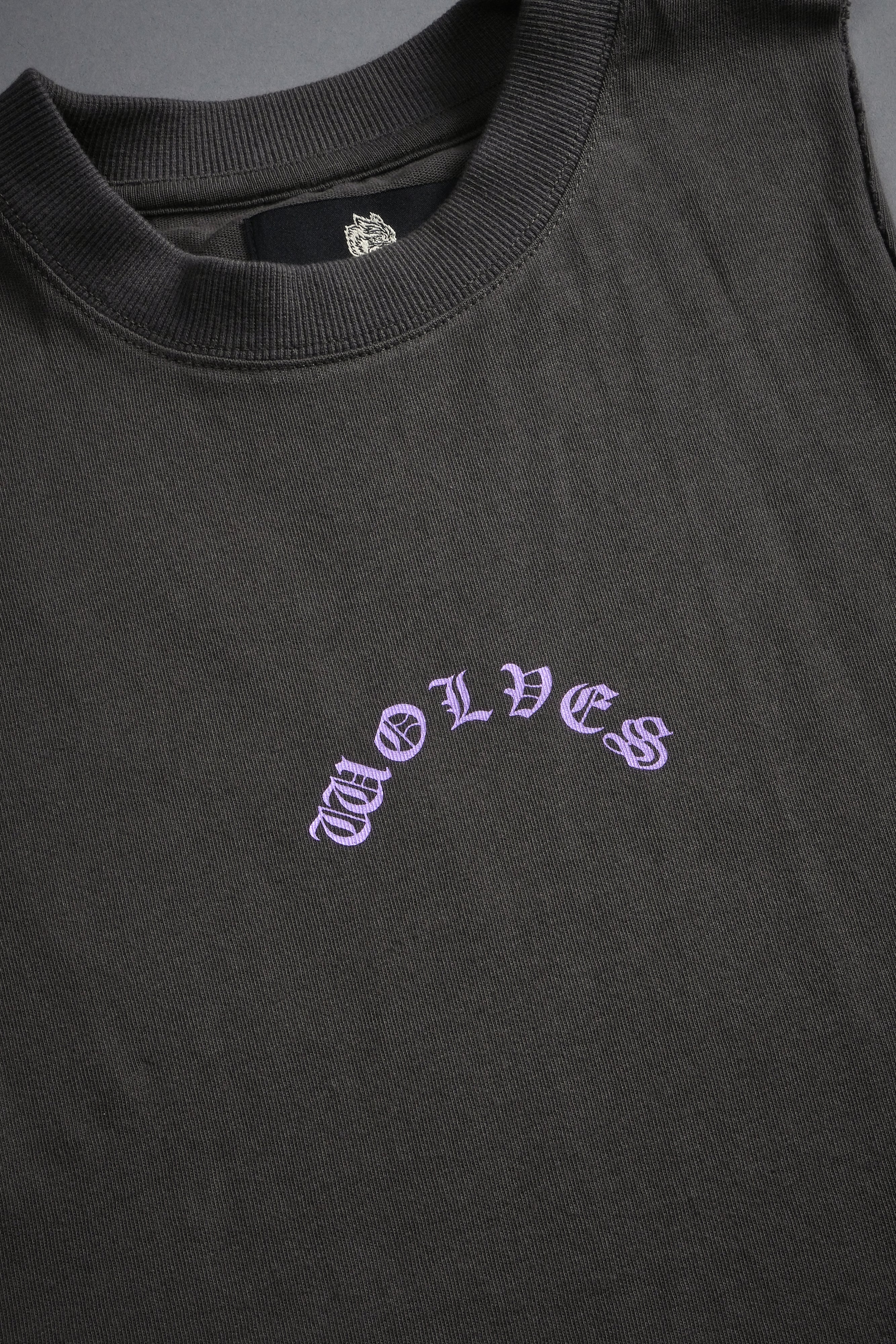 Wolves Never Back Down V2 Tommy Muscle Tee in Wolf Gray — imagem 10