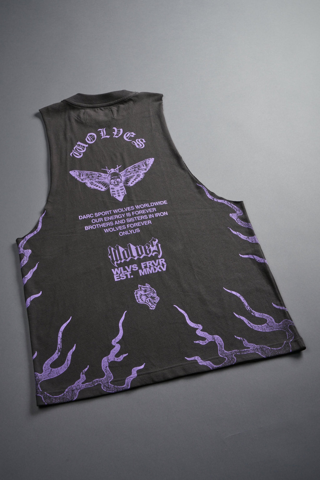 Wolves Never Back Down V2 Tommy Muscle Tee in Wolf Gray — imagem 11