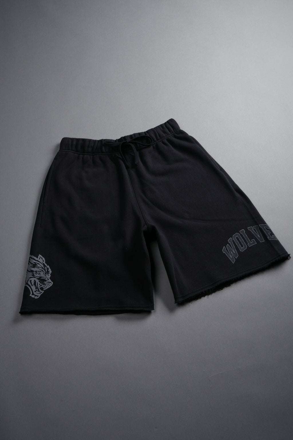 Loyalty Frvr Raw Hem Oversized Post Lounge Sweat Shorts in Black — imagem 9