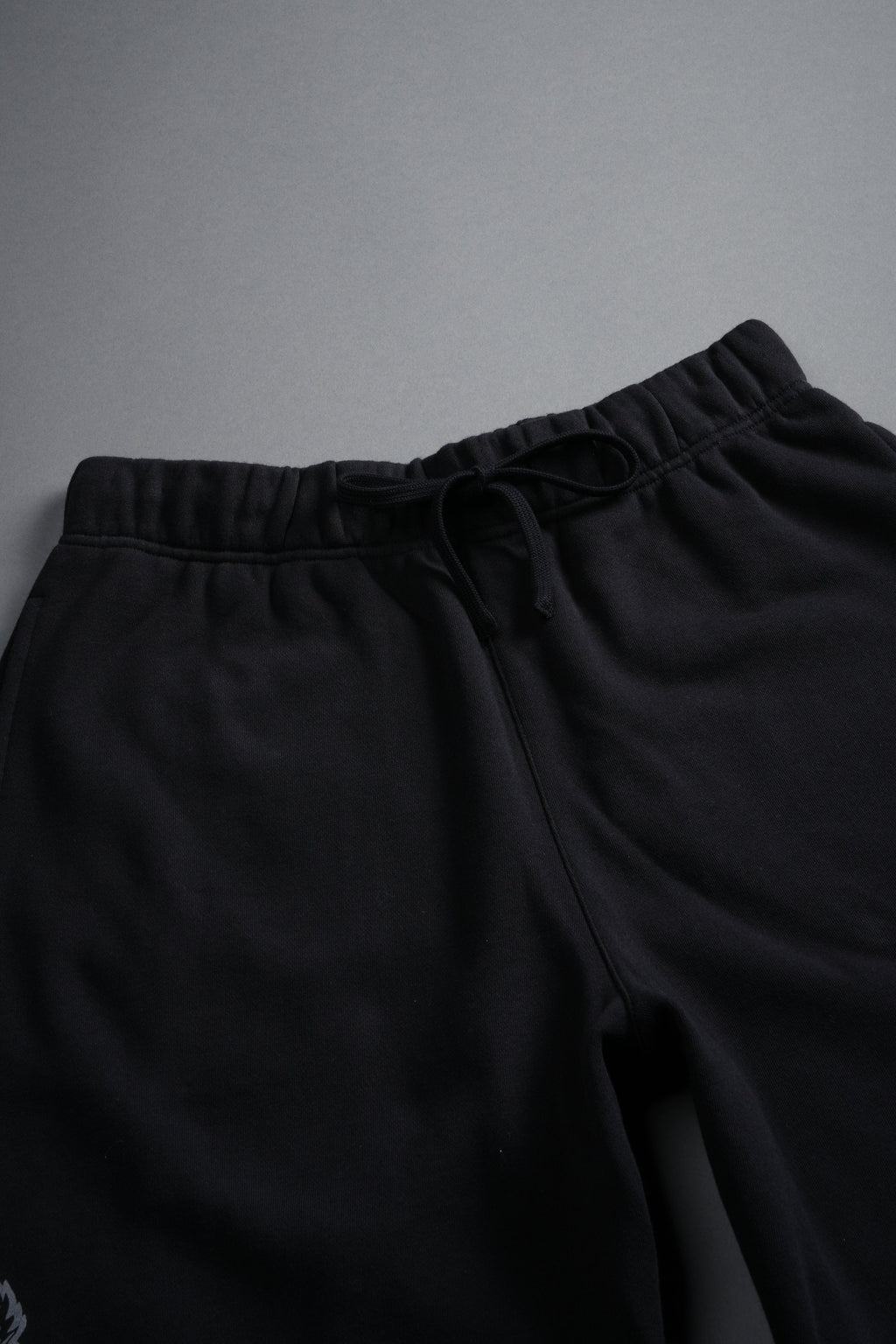 Loyalty Frvr Raw Hem Oversized Post Lounge Sweat Shorts in Black — imagem 10