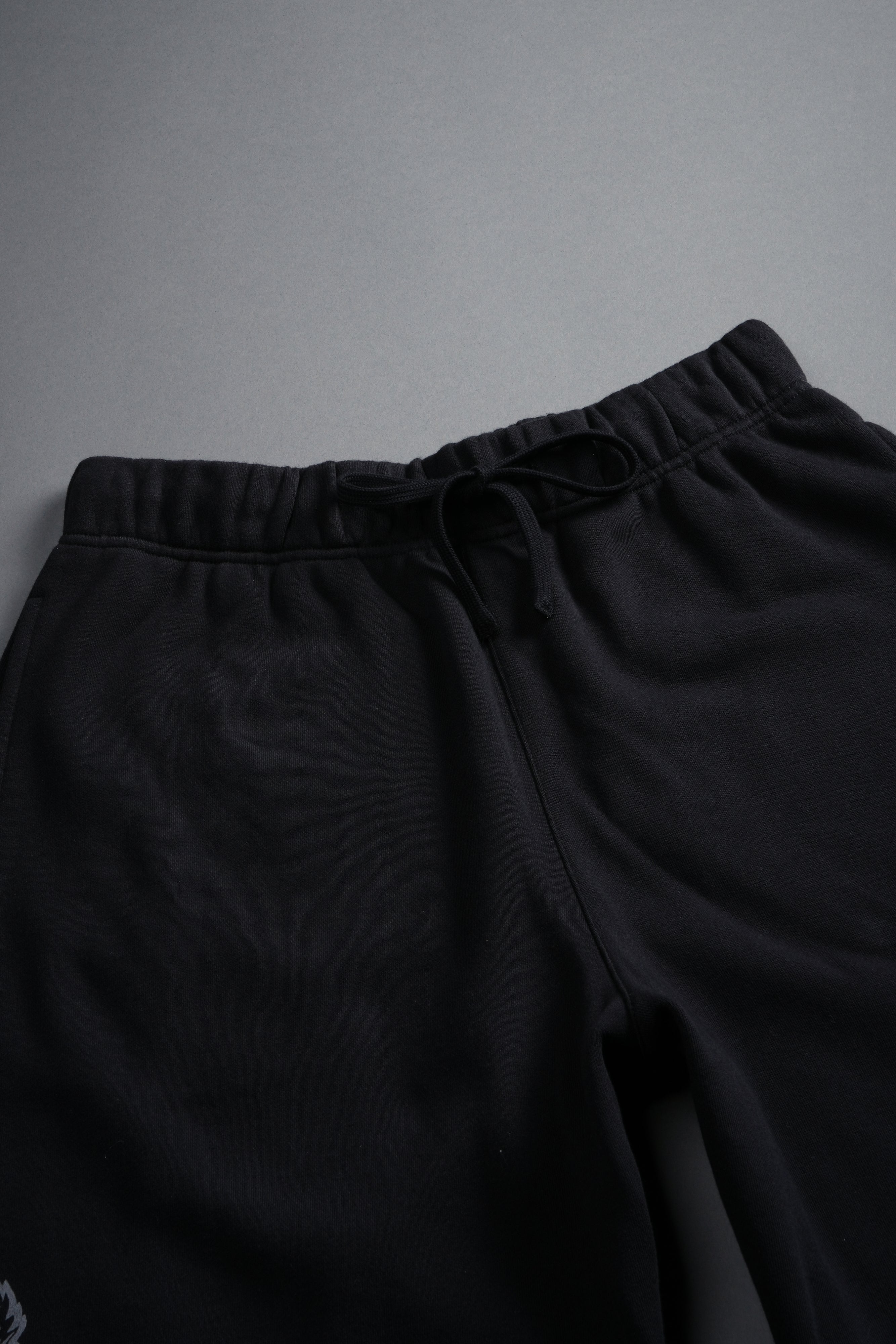 Loyalty Frvr Raw Hem Oversized Post Lounge Sweat Shorts in Black — imagem 10