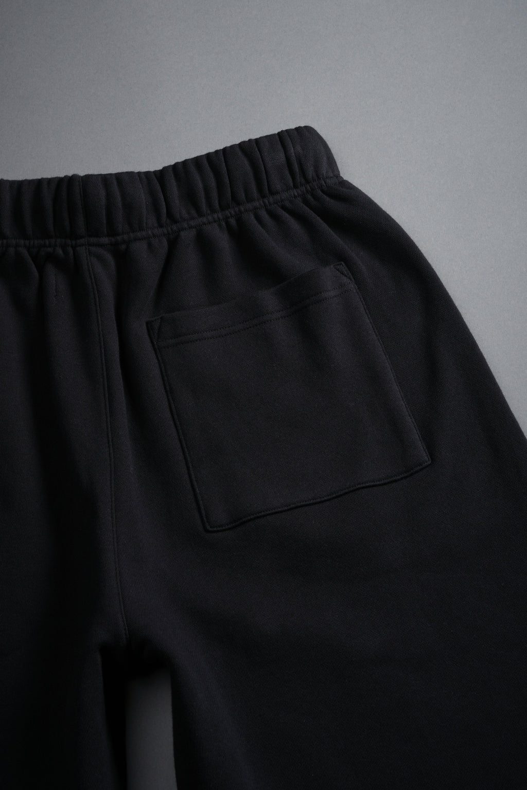 Loyalty Frvr Raw Hem Oversized Post Lounge Sweat Shorts in Black — imagem 11