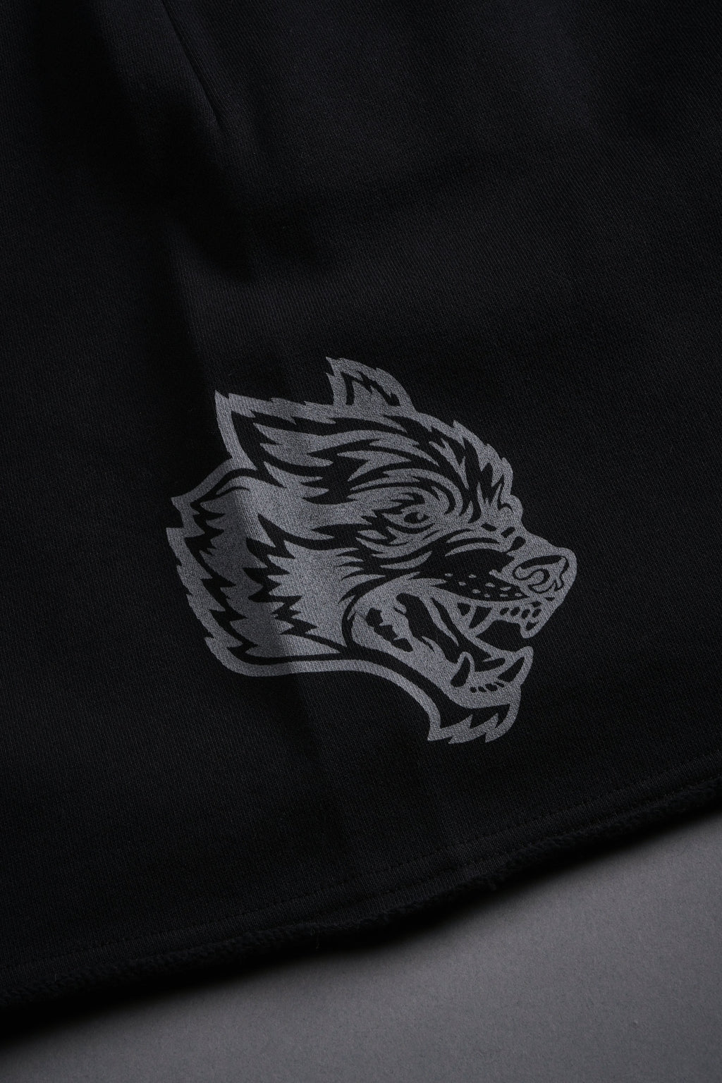 Loyalty Frvr Raw Hem Oversized Post Lounge Sweat Shorts in Black — imagem 7