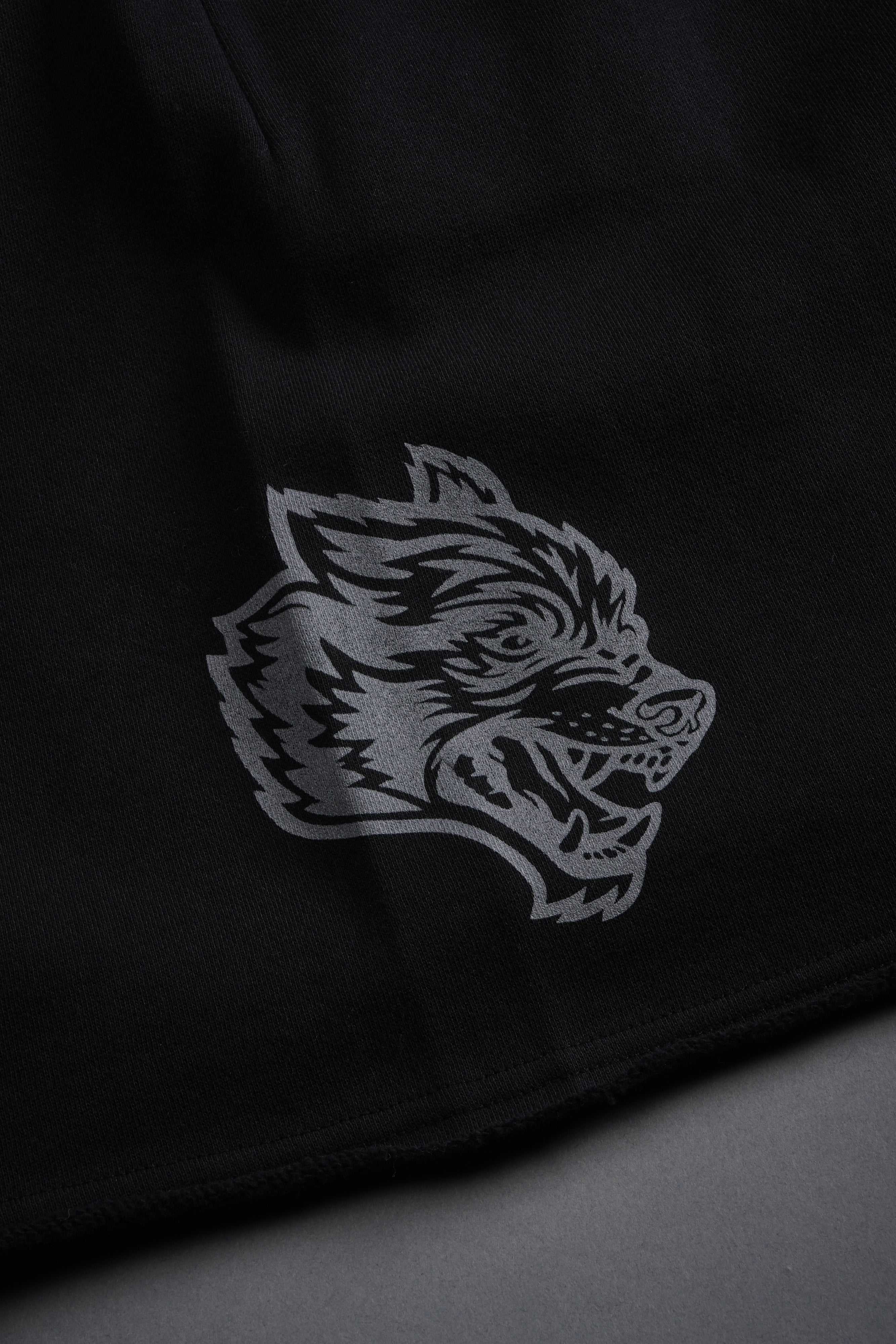 Loyalty Frvr Raw Hem Oversized Post Lounge Sweat Shorts in Black — imagem 7