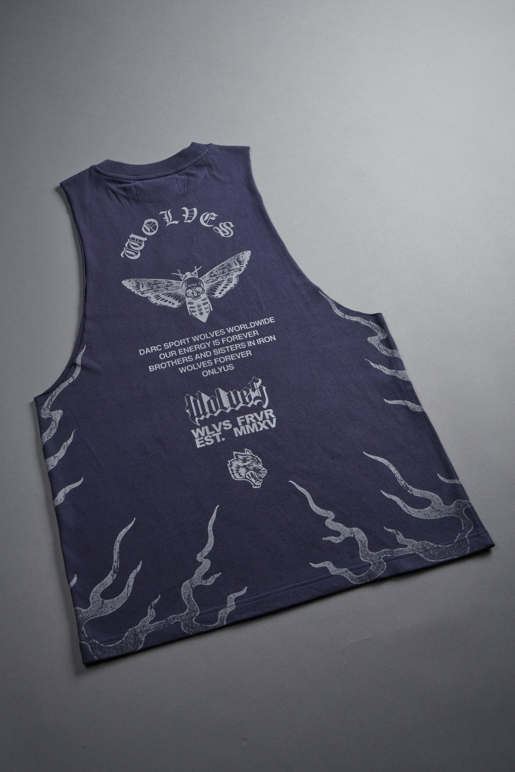 Wolves Never Back Down V2 Tommy Muscle Tee in Storm Blue — imagem 10