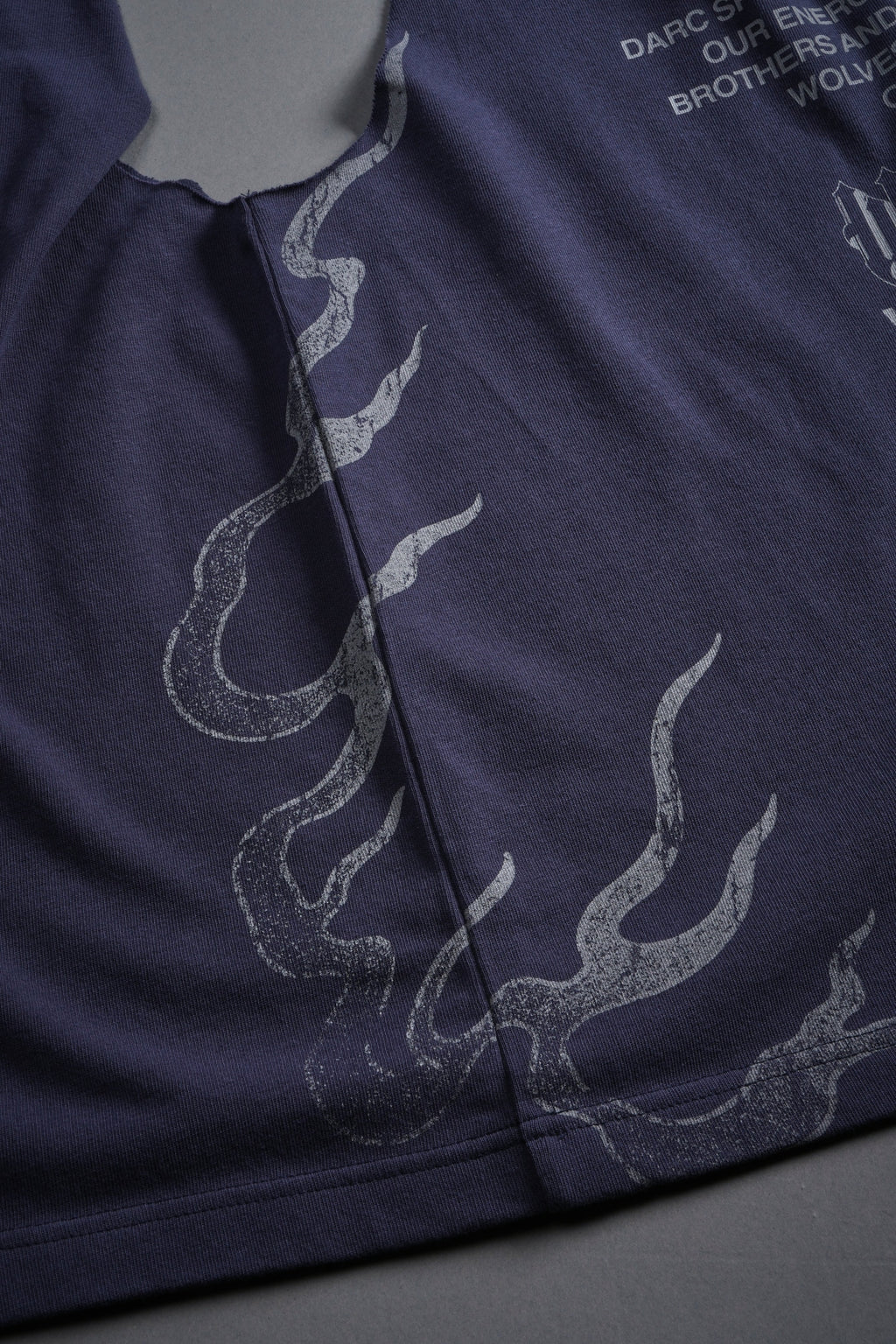 Wolves Never Back Down V2 Tommy Muscle Tee in Storm Blue — imagem 13