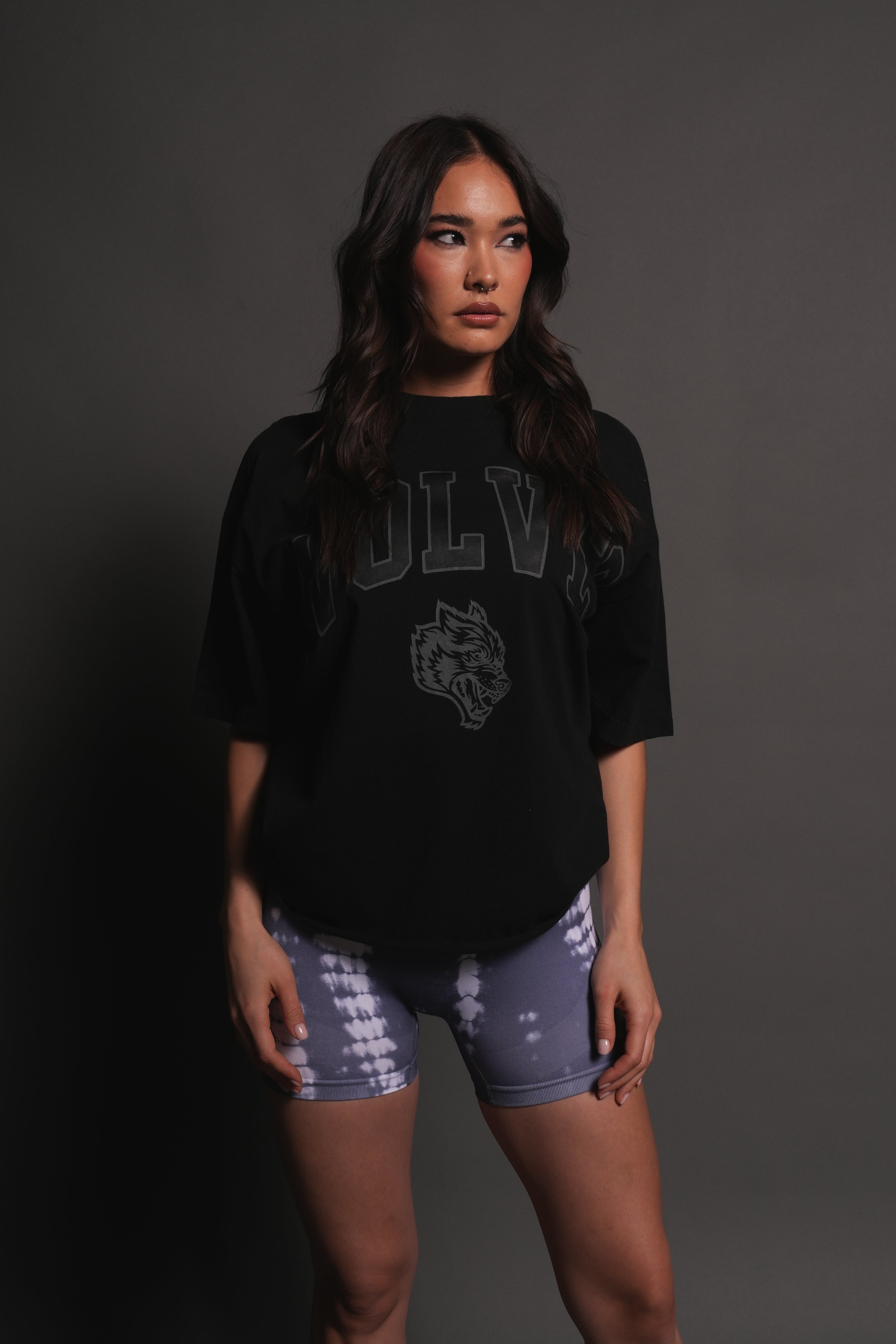Loyalty Frvr Grunge Mid Length Raw Hem Tee in Black — imagem 5