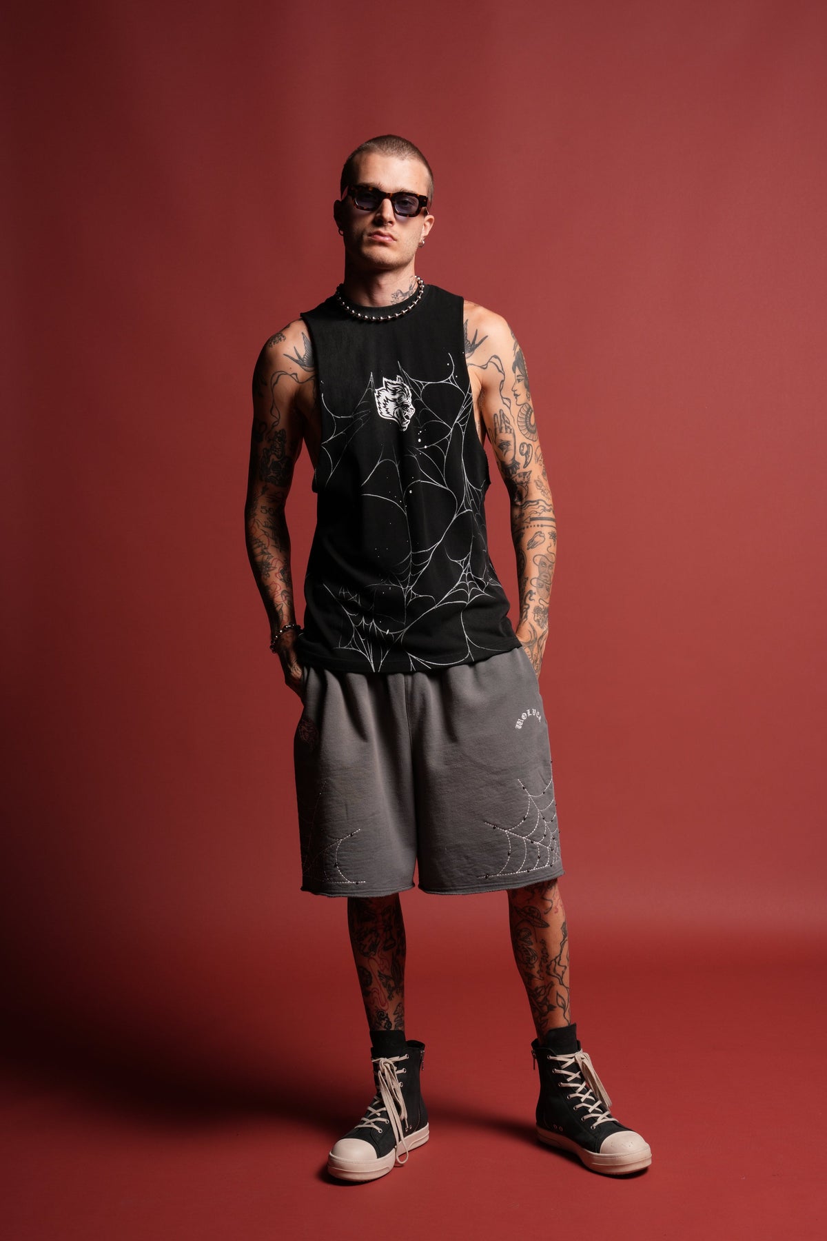 Sashiko Webs Grunge Brock Sweat Short in Slate Gray Sun Fade - imagem 4
