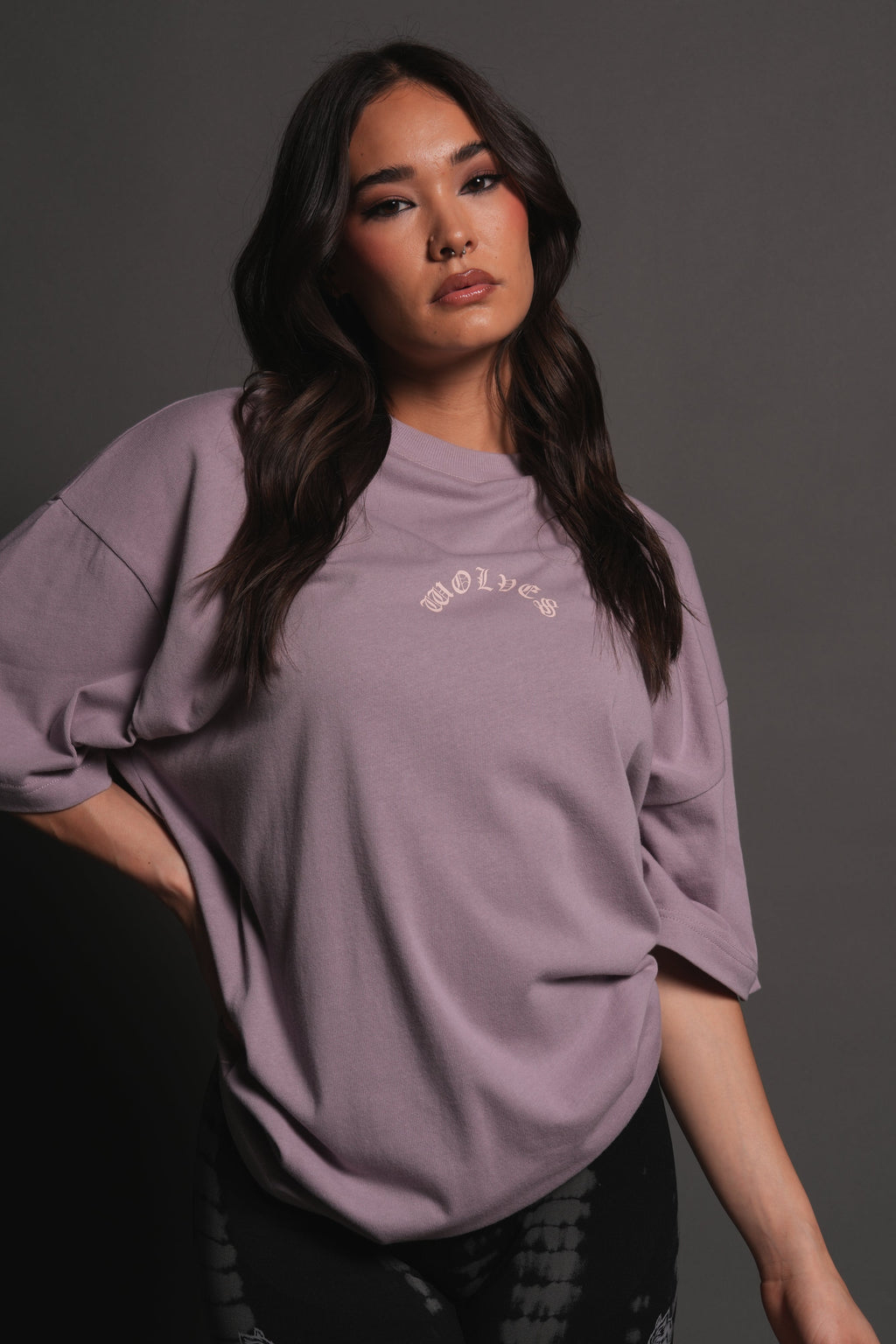 Wolves Never Back Down V2 Premium Oversized Tee in Purple Smoke — imagem 13