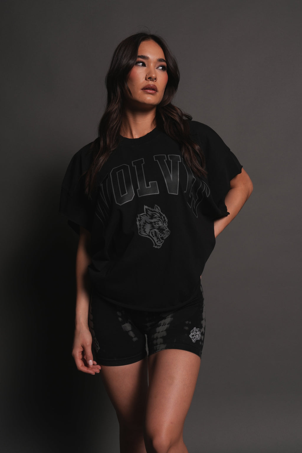 Loyalty Frvr Grunge Cut-Off Tee in Black — imagem 6