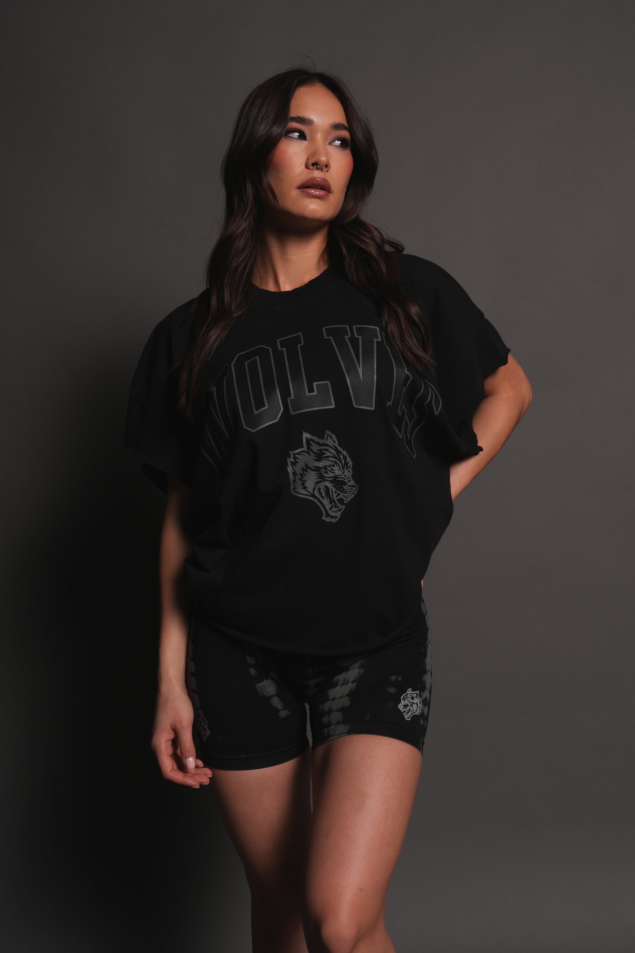 Loyalty Frvr Grunge Cut-Off Tee in Black — imagem 6