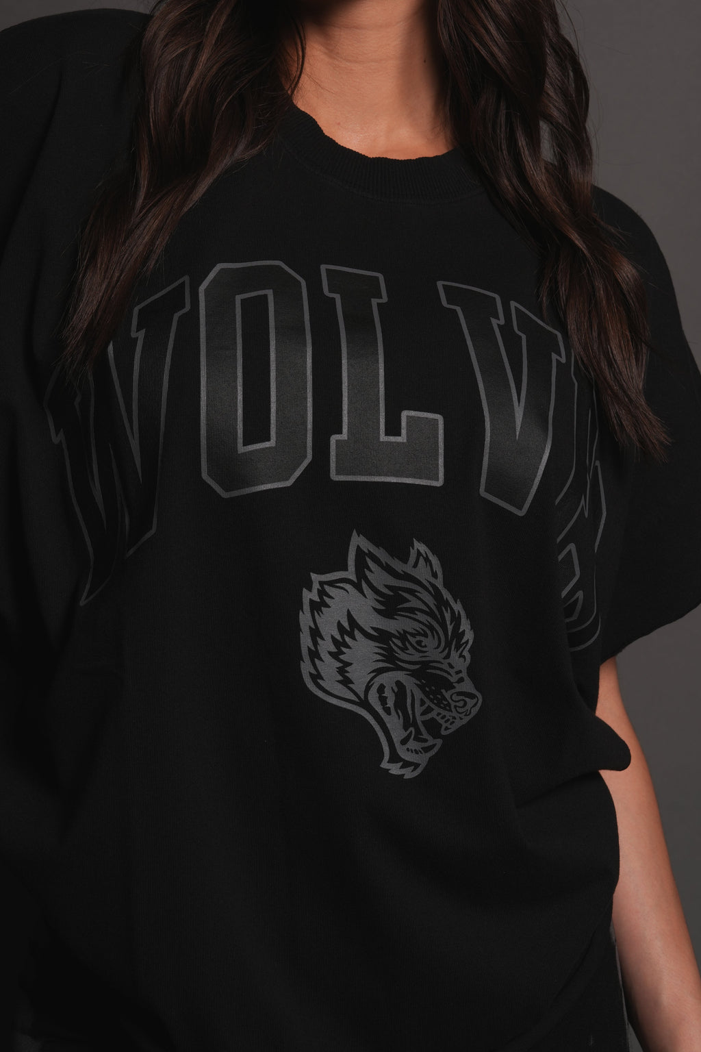 Loyalty Frvr Grunge Cut-Off Tee in Black — imagem 8