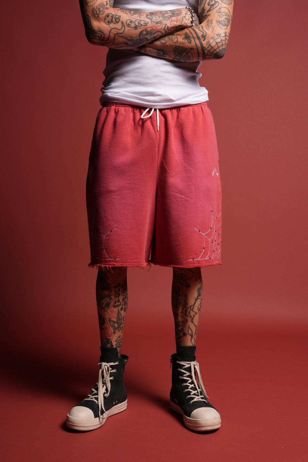 Sashiko Webs Grunge Brock Sweat Short in Roman Red Sun Fade - imagem 1