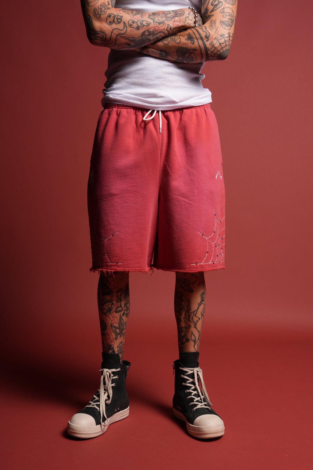 Sashiko Webs Grunge Brock Sweat Short in Roman Red Sun Fade - imagem 1