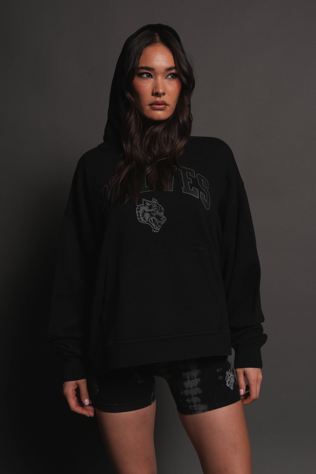 Loyalty Frvr Box Cut Pierce Hoodie in Black — imagem 6
