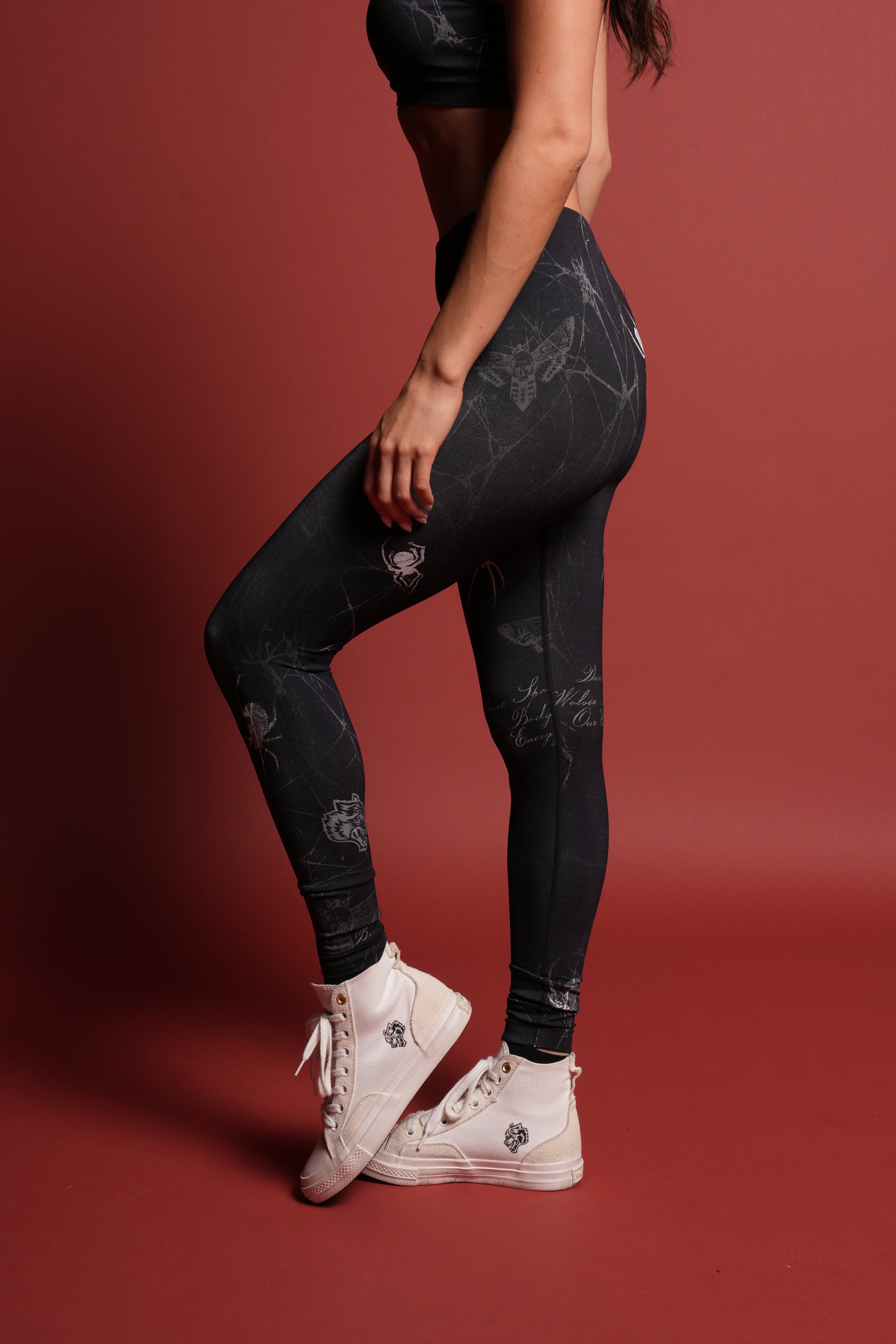 Dual Wolf Hadley Soft Seamless Leggings in She Web Black