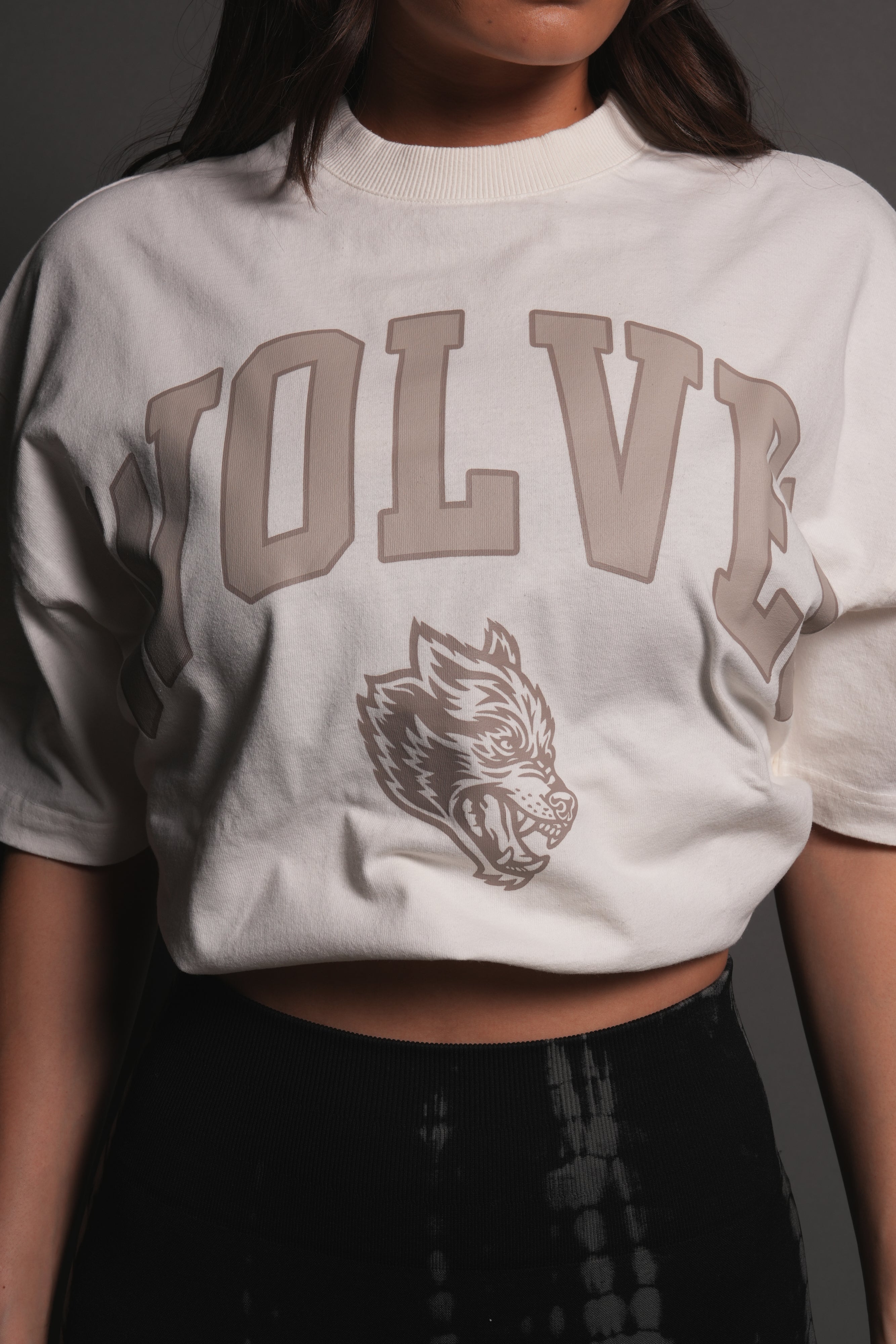 Loyalty Frvr Grunge Mid Length Raw Hem Tee in Cream — imagem 7