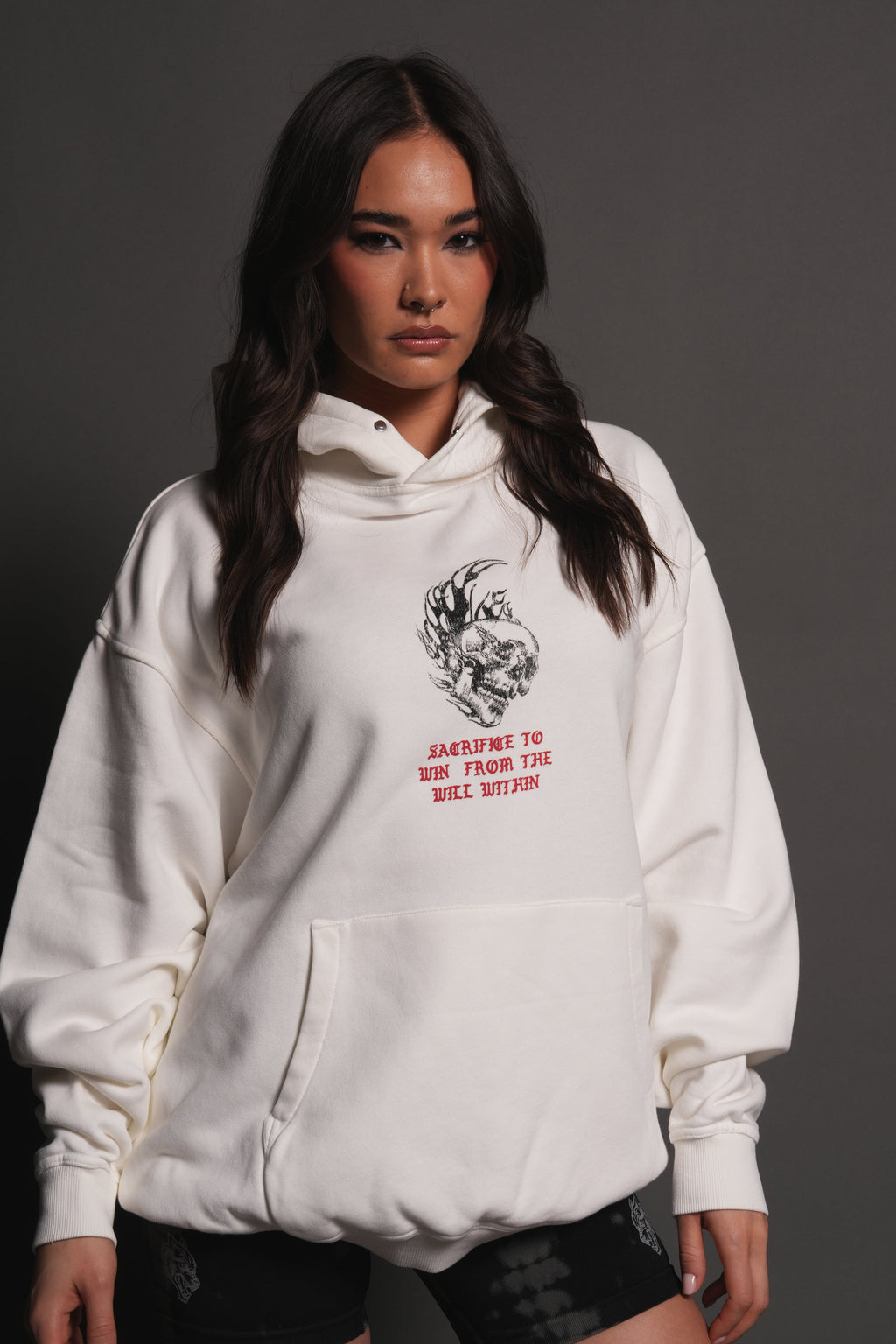 Flame Skull Pierce Hoodie in Cream — imagem 9