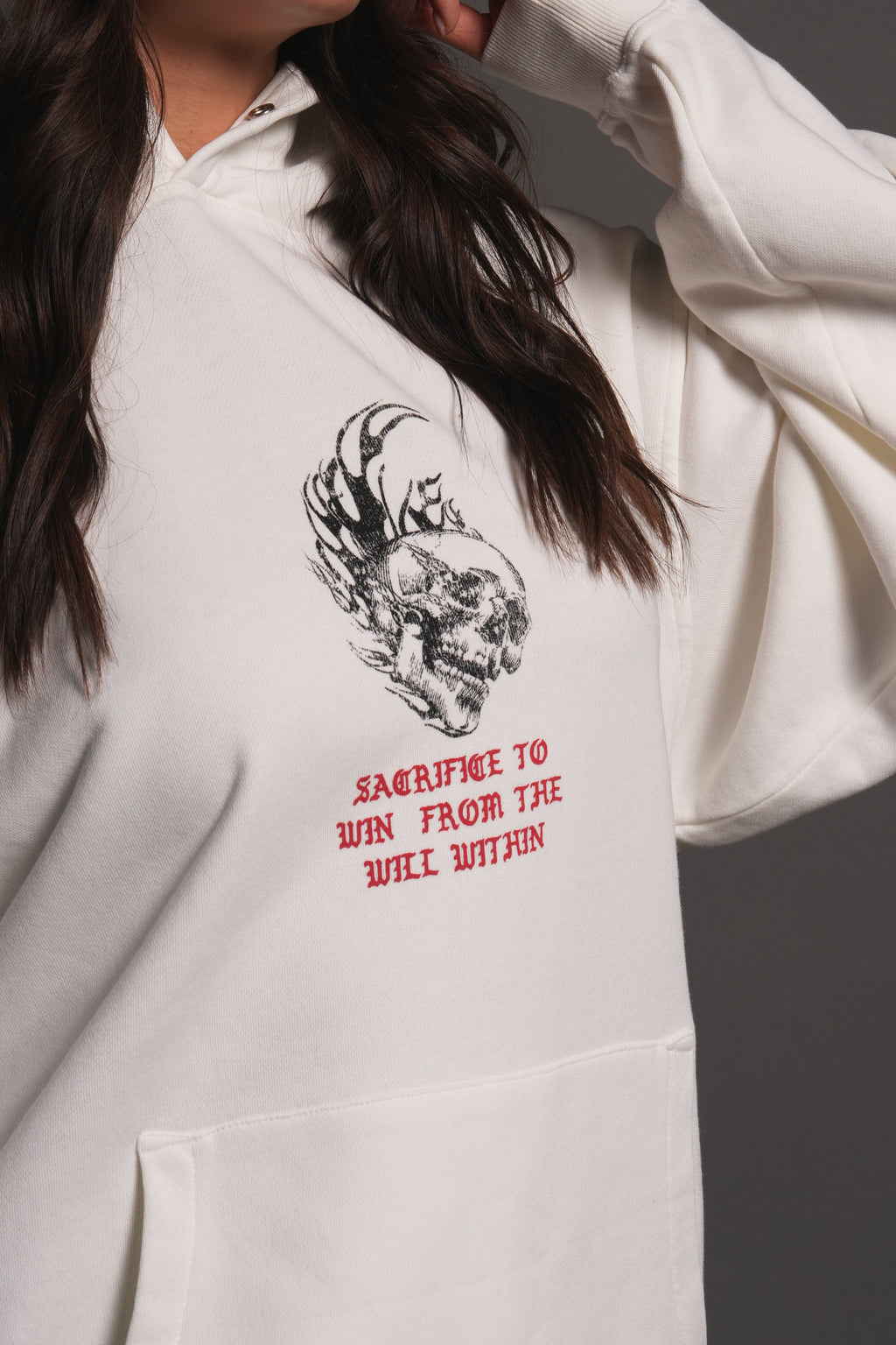 Flame Skull Pierce Hoodie in Cream — imagem 13