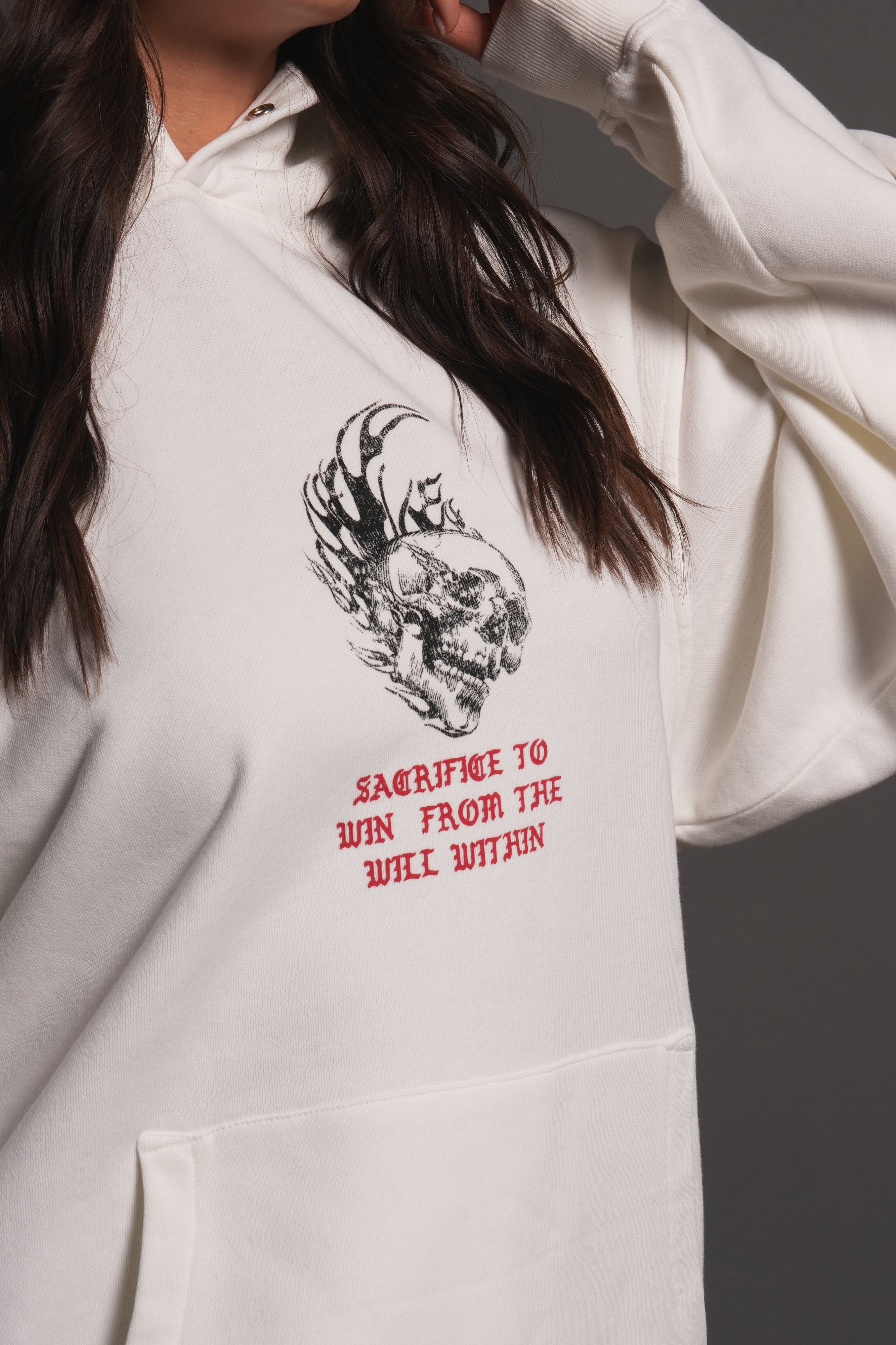 Flame Skull Pierce Hoodie in Cream — imagem 13
