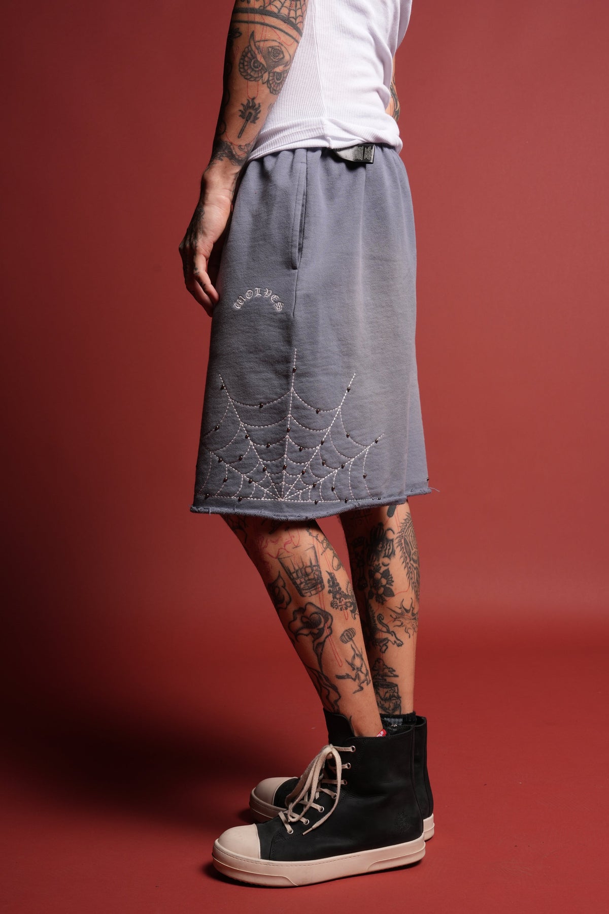 Sashiko Webs Grunge Brock Sweat Short in Norse Blue Sun Fade - imagem 2