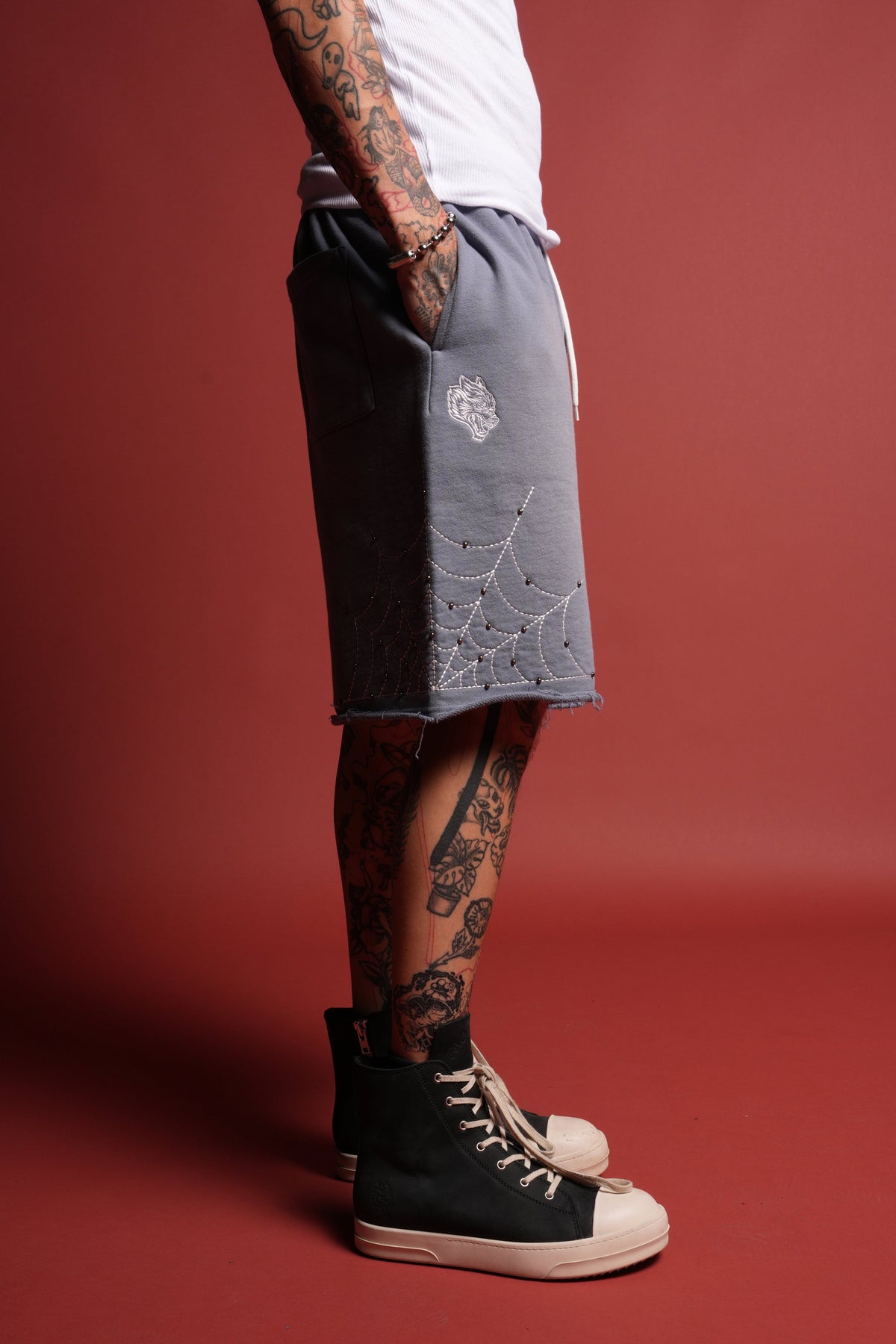 Sashiko Webs Grunge Brock Sweat Short in Norse Blue Sun Fade - imagem 3