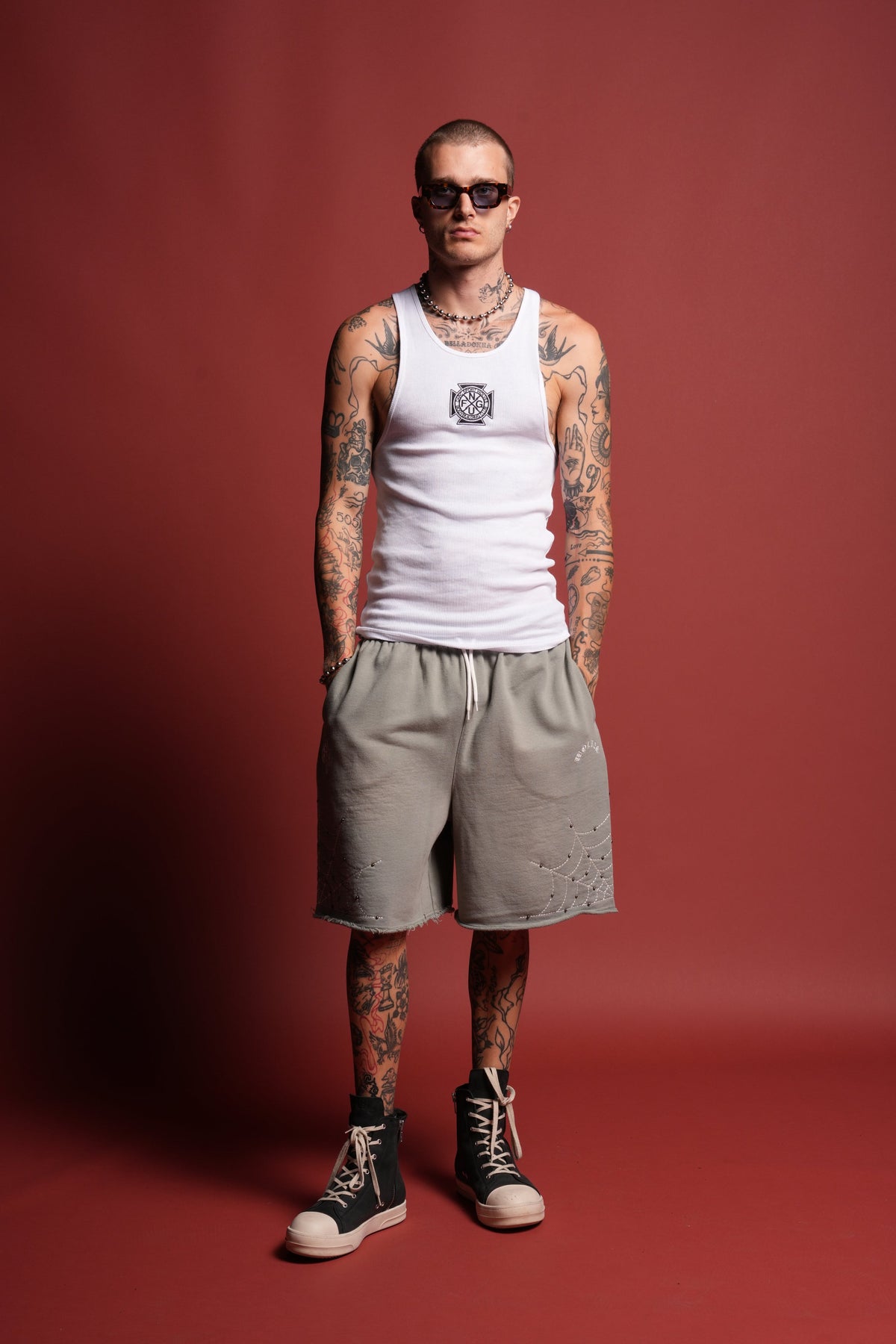Sashiko Webs Grunge Brock Sweat Short in Owen Green Sun Fade - imagem 4