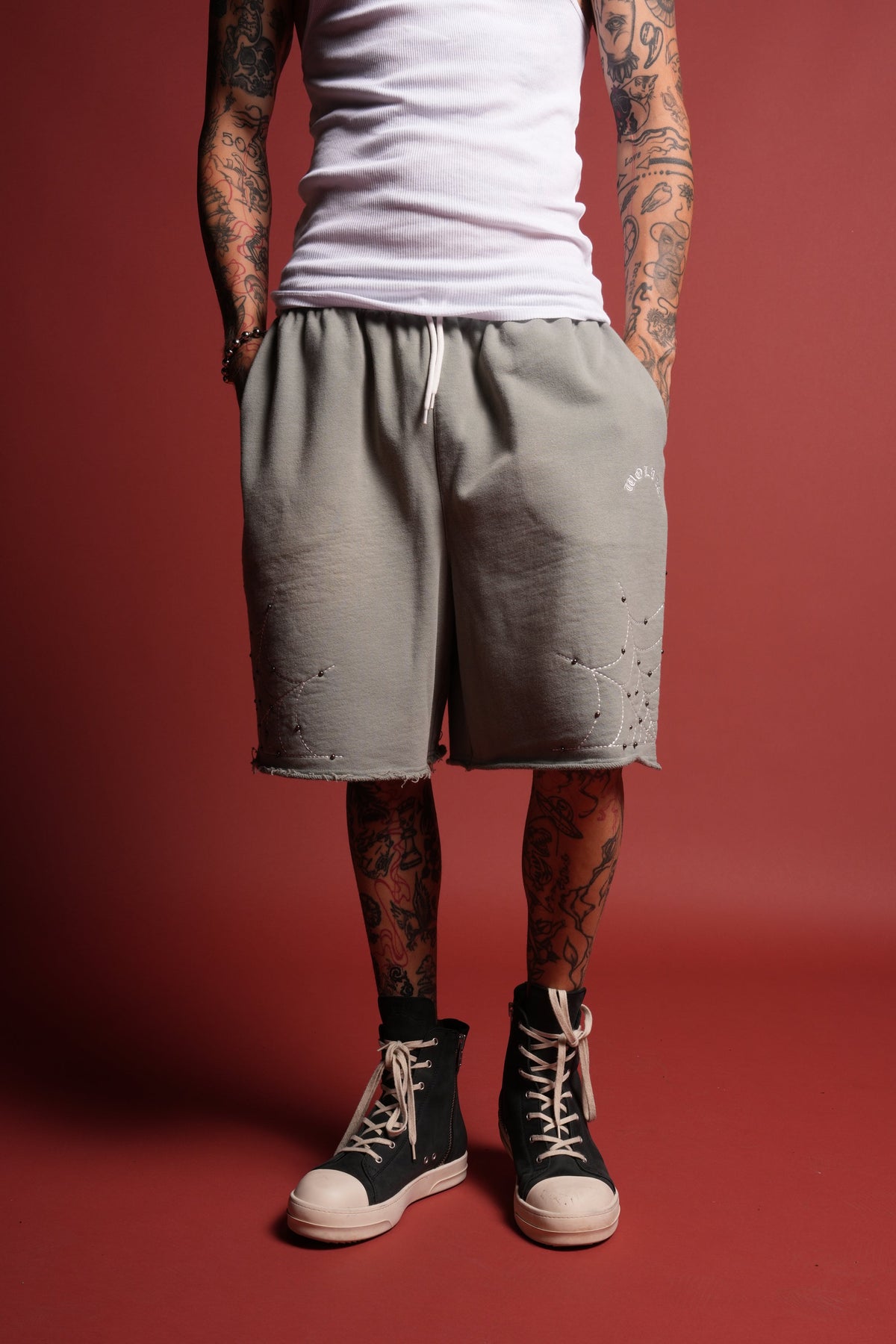 Sashiko Webs Grunge Brock Sweat Short in Owen Green Sun Fade - imagem 1