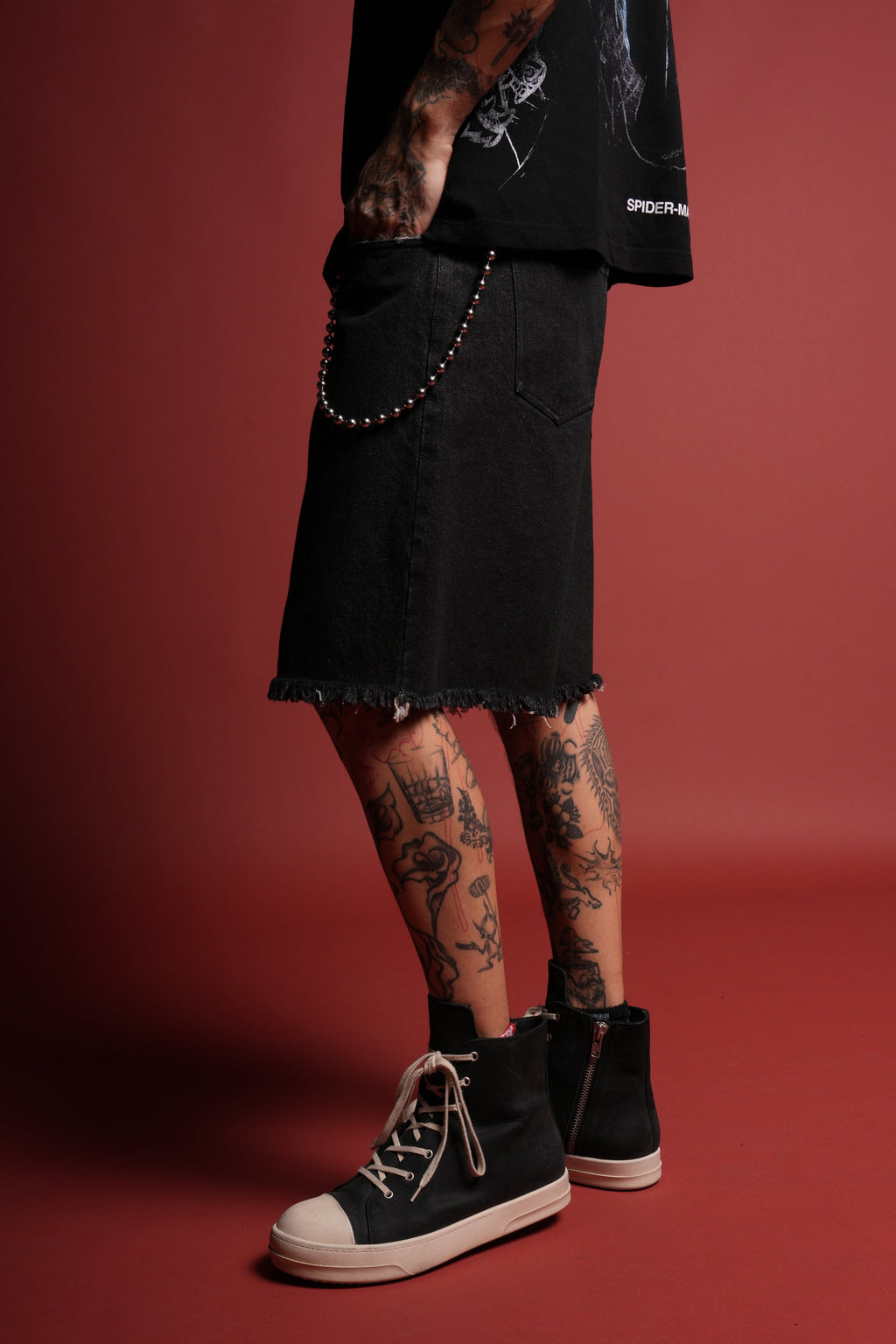 Sashiko Webs Ash Denim Jean Short in Black