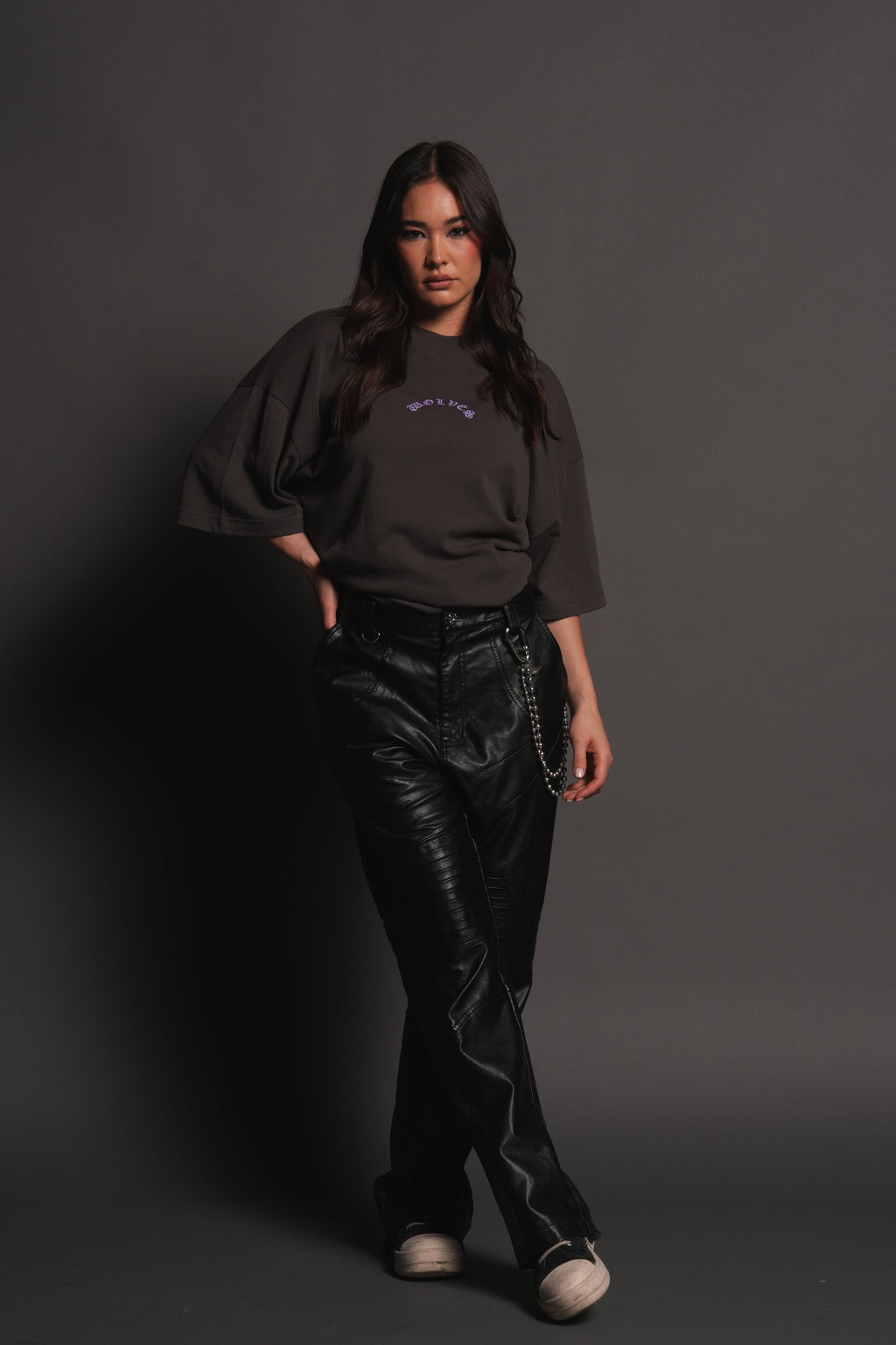 Wolves Never Back Down V2 Premium Oversized Tee in Wolf Gray — imagem 11