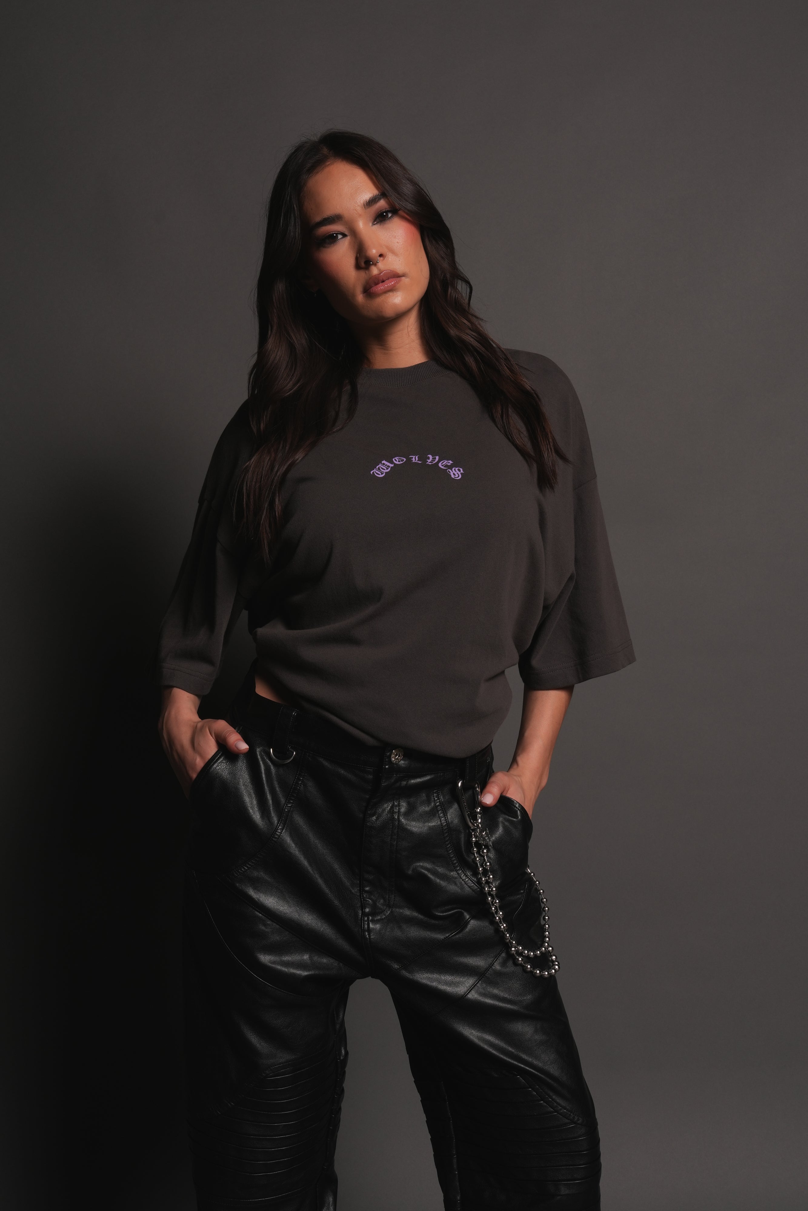 Wolves Never Back Down V2 Premium Oversized Tee in Wolf Gray — imagem 9