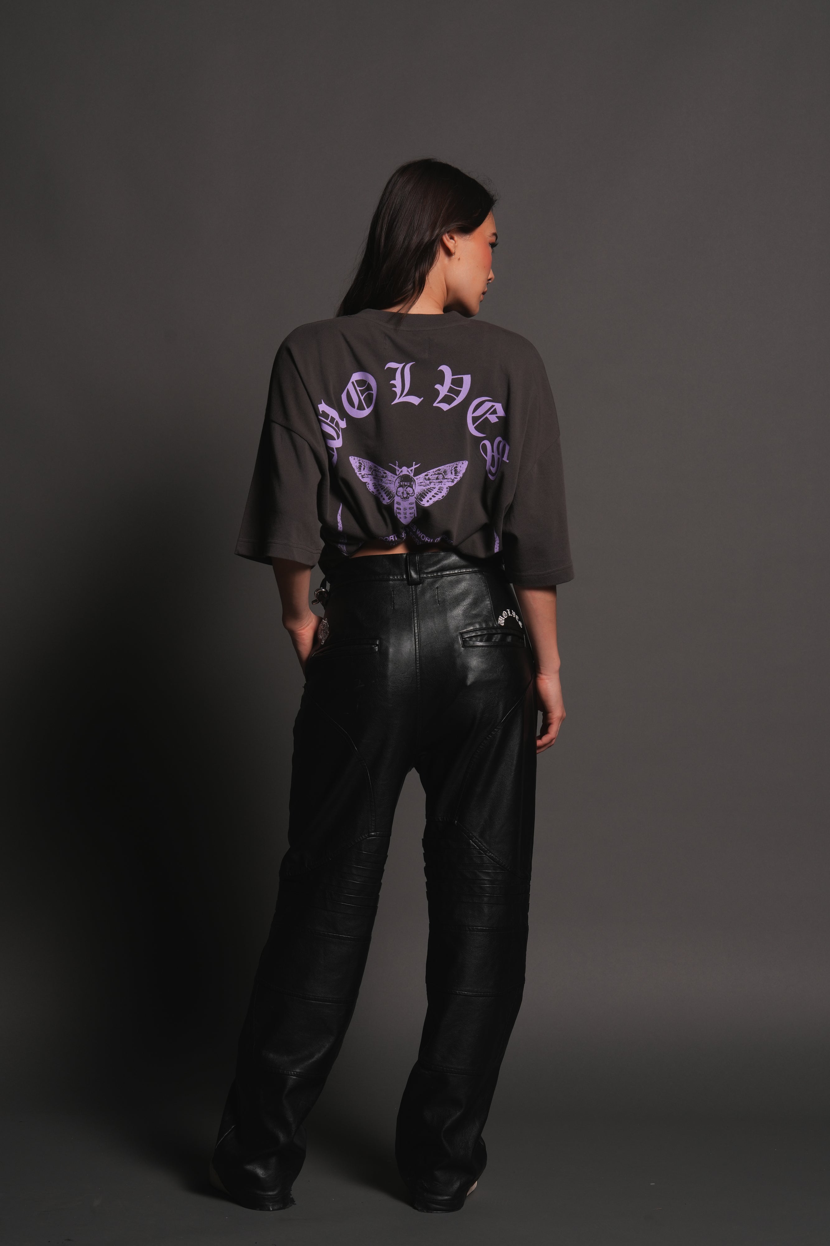 Wolves Never Back Down V2 Premium Oversized Tee in Wolf Gray — imagem 12