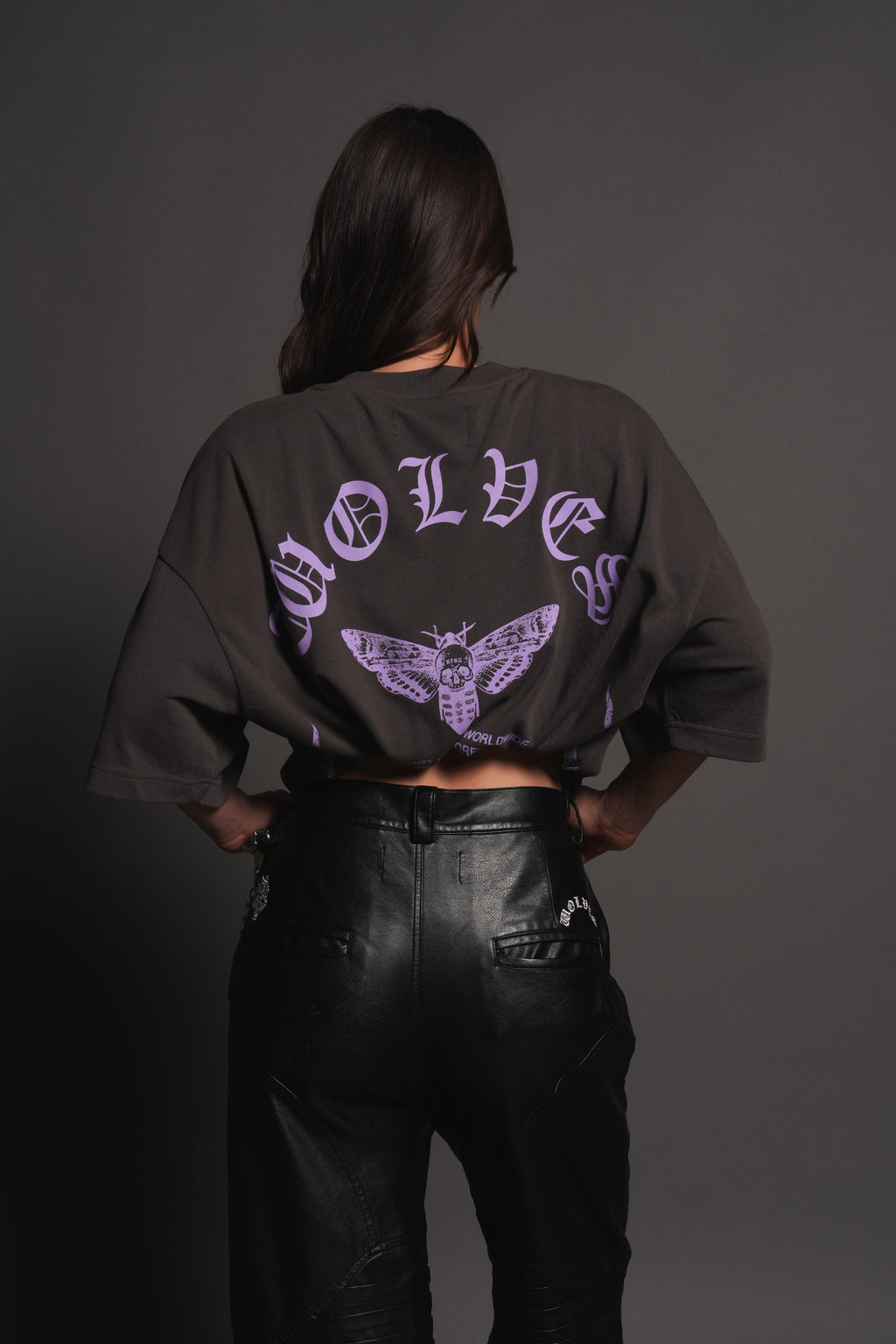 Wolves Never Back Down V2 Premium Oversized Tee in Wolf Gray — imagem 10
