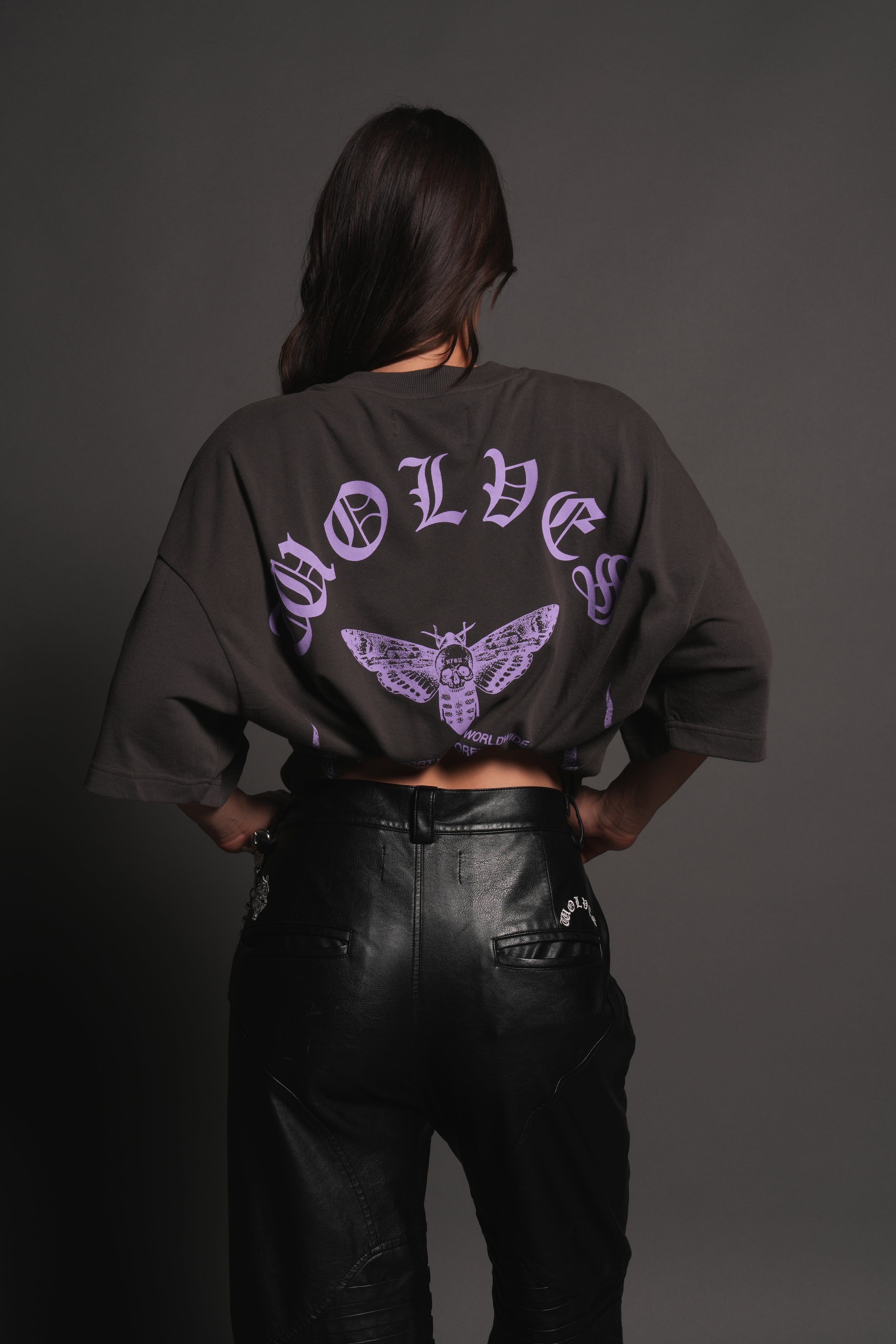 Wolves Never Back Down V2 Premium Oversized Tee in Wolf Gray — imagem 10