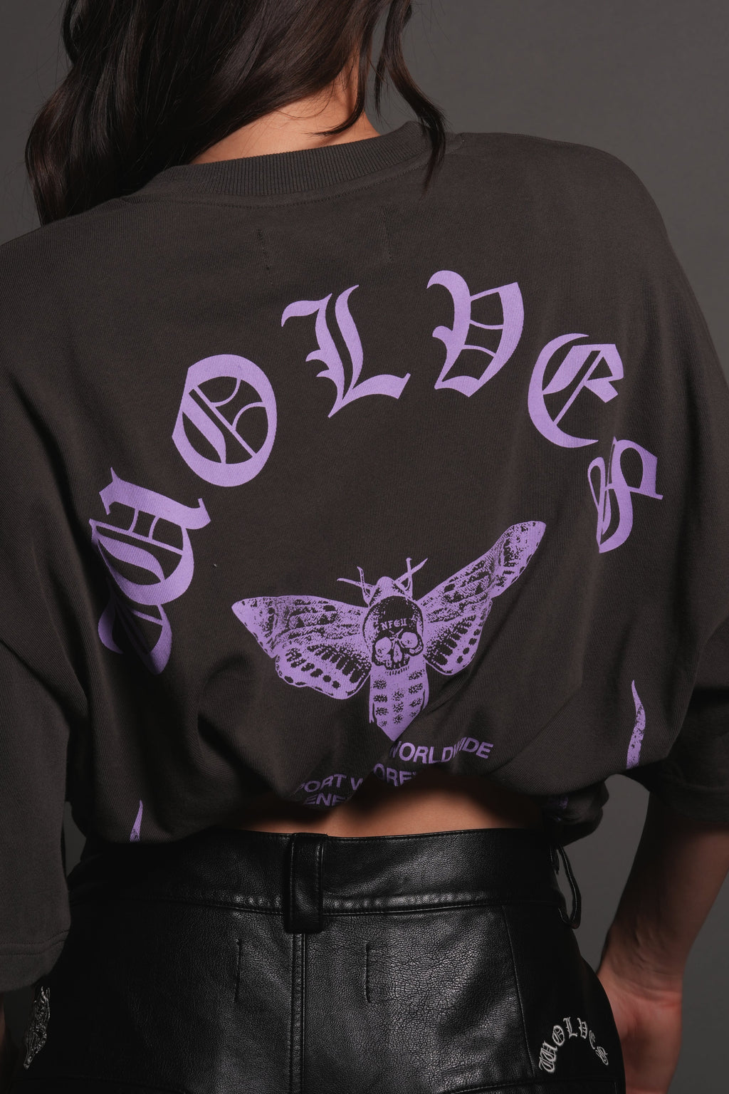 Wolves Never Back Down V2 Premium Oversized Tee in Wolf Gray — imagem 14