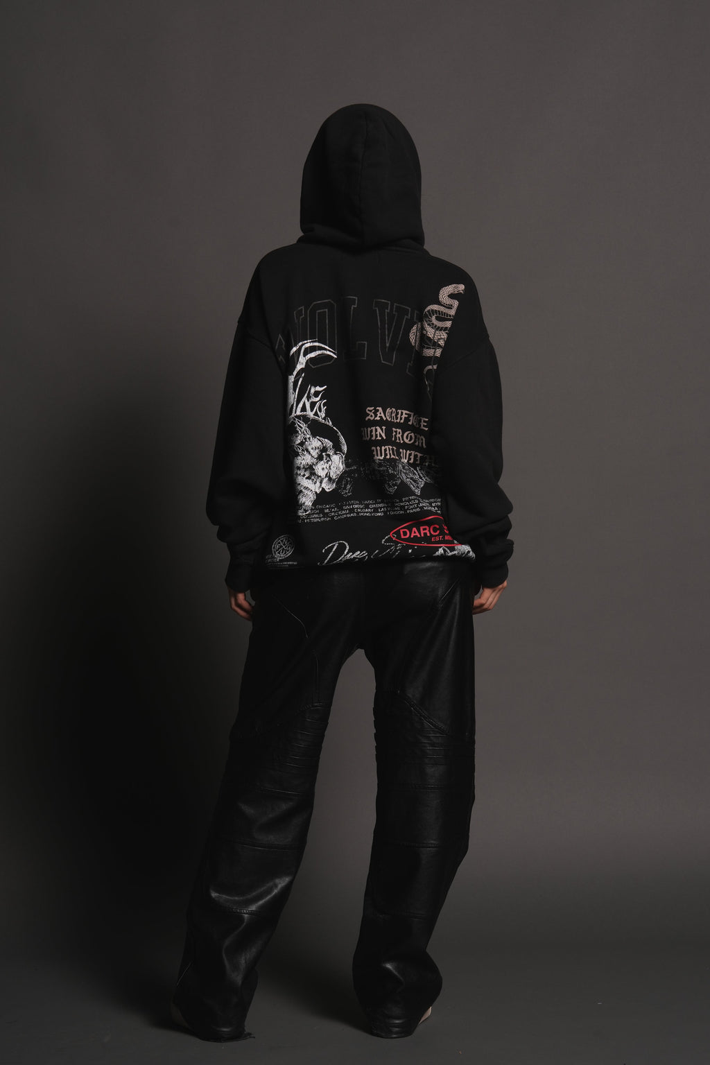 Flame Skull Pierce Hoodie in Black — imagem 12